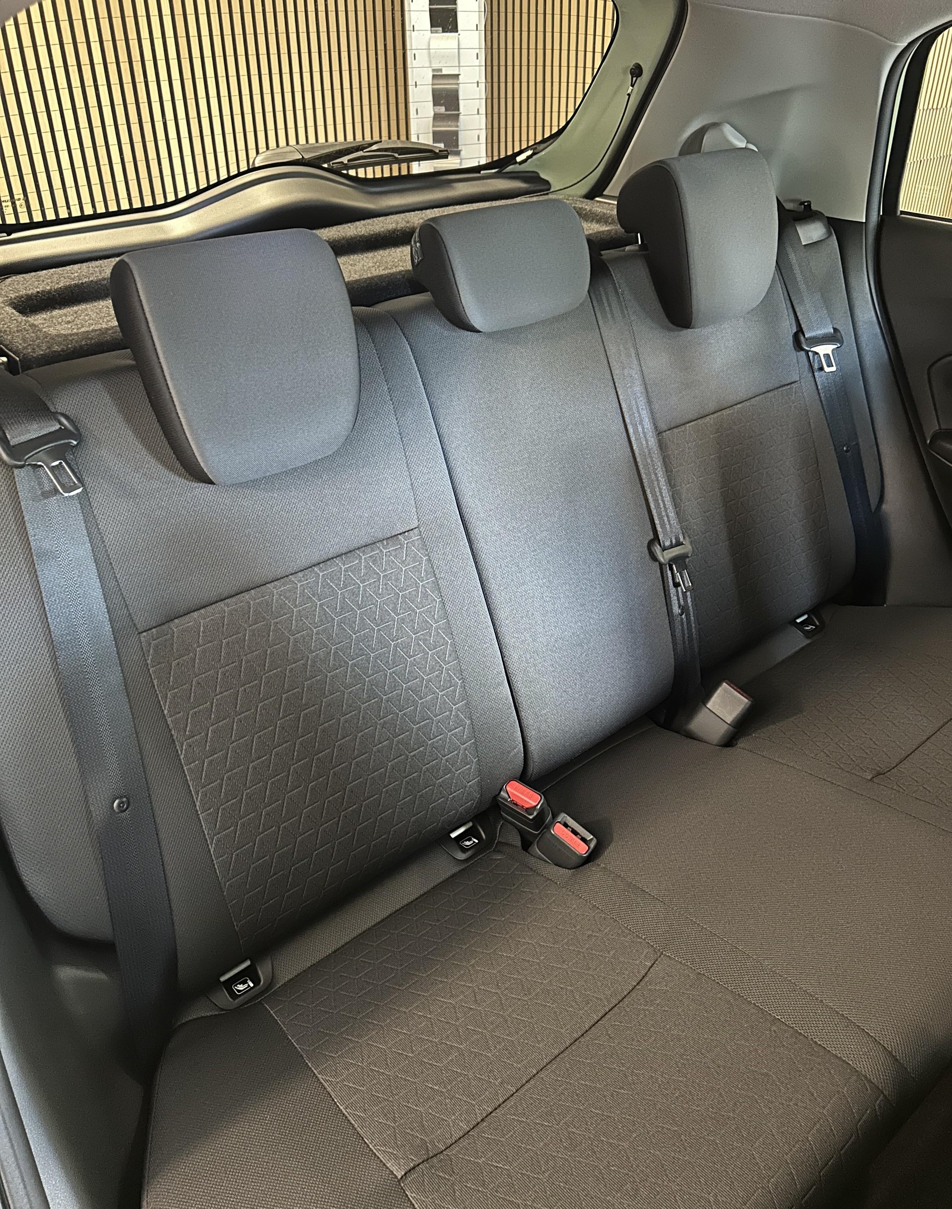 SUZUKI Swift 1.2 Sakura Top Hybrid-image-16