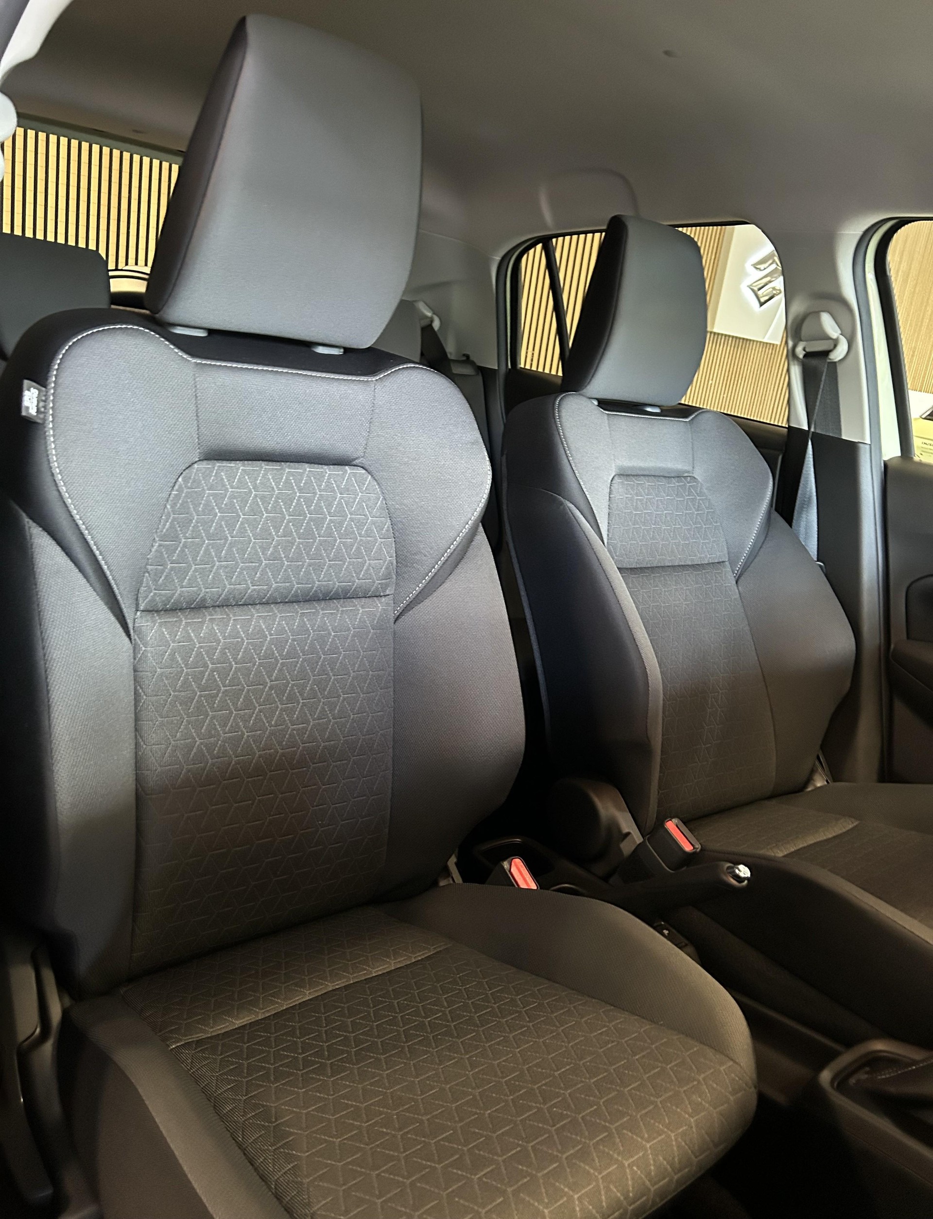 SUZUKI Swift 1.2 Sakura Top Hybrid-image-14