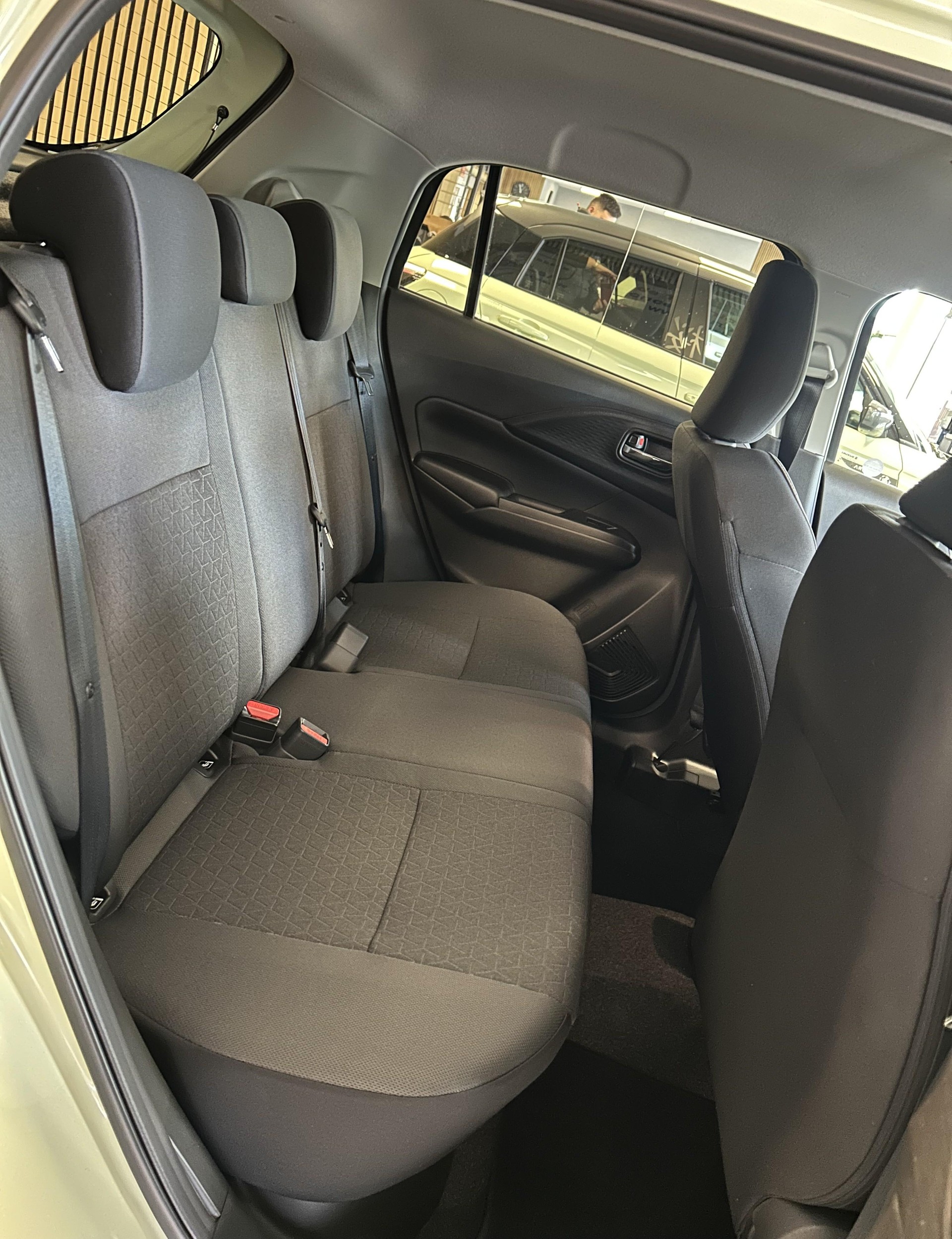 SUZUKI Swift 1.2 Sakura Top Hybrid-image-15