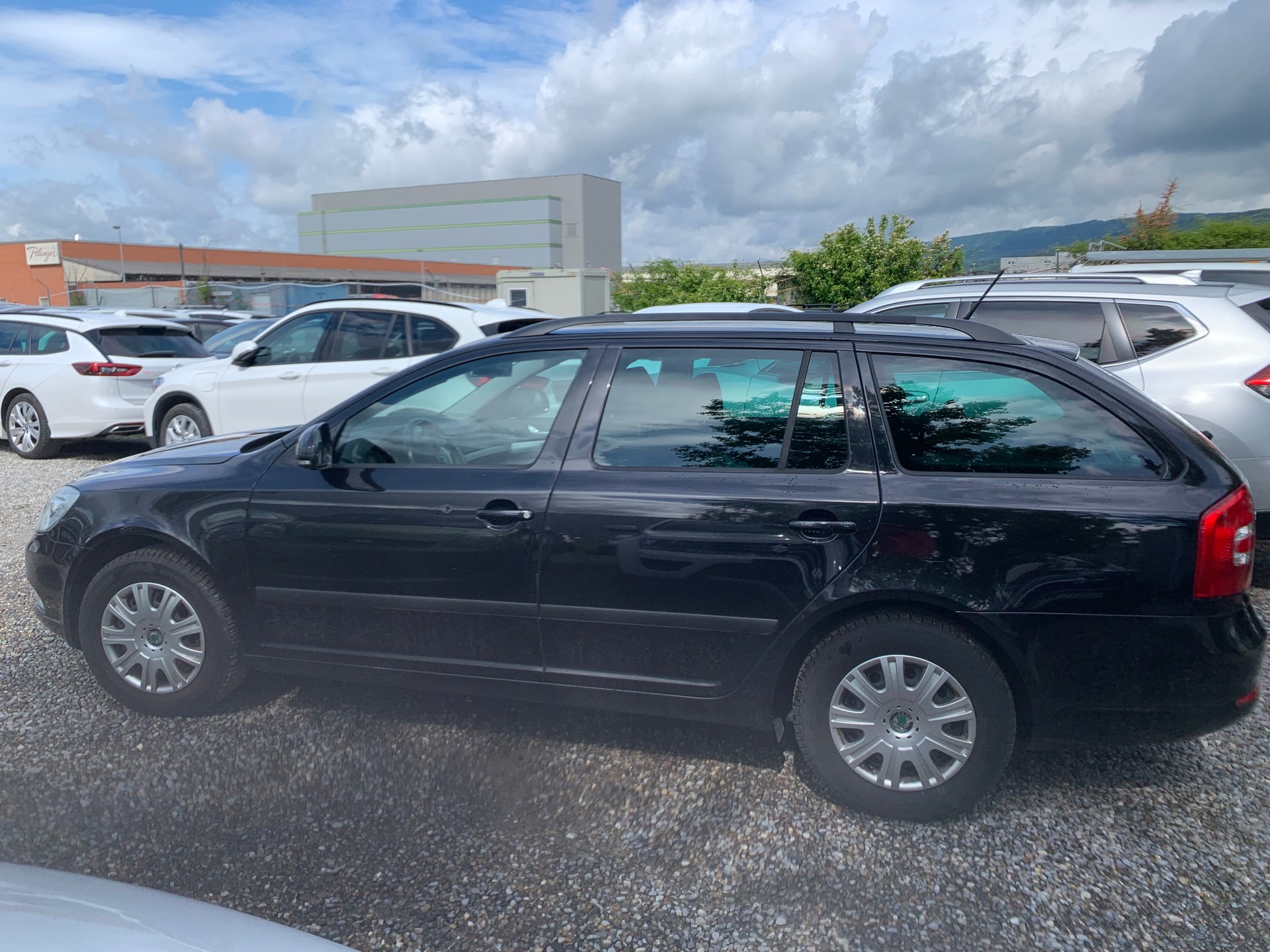 SKODA Octavia Combi 2.0 TDI Elegance-image-4