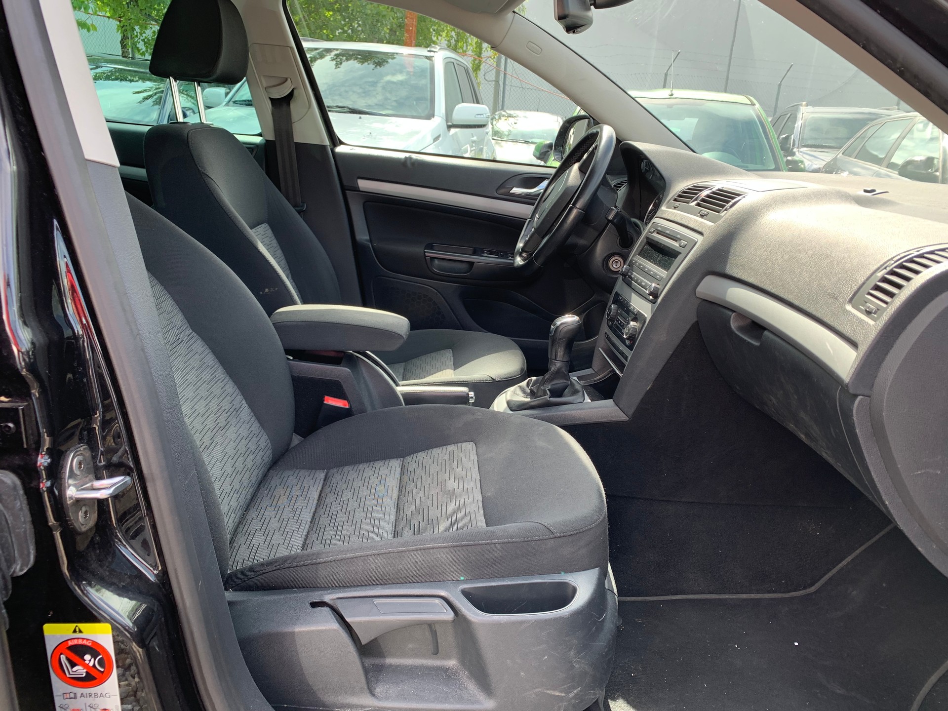 SKODA Octavia Combi 2.0 TDI Elegance-image-9