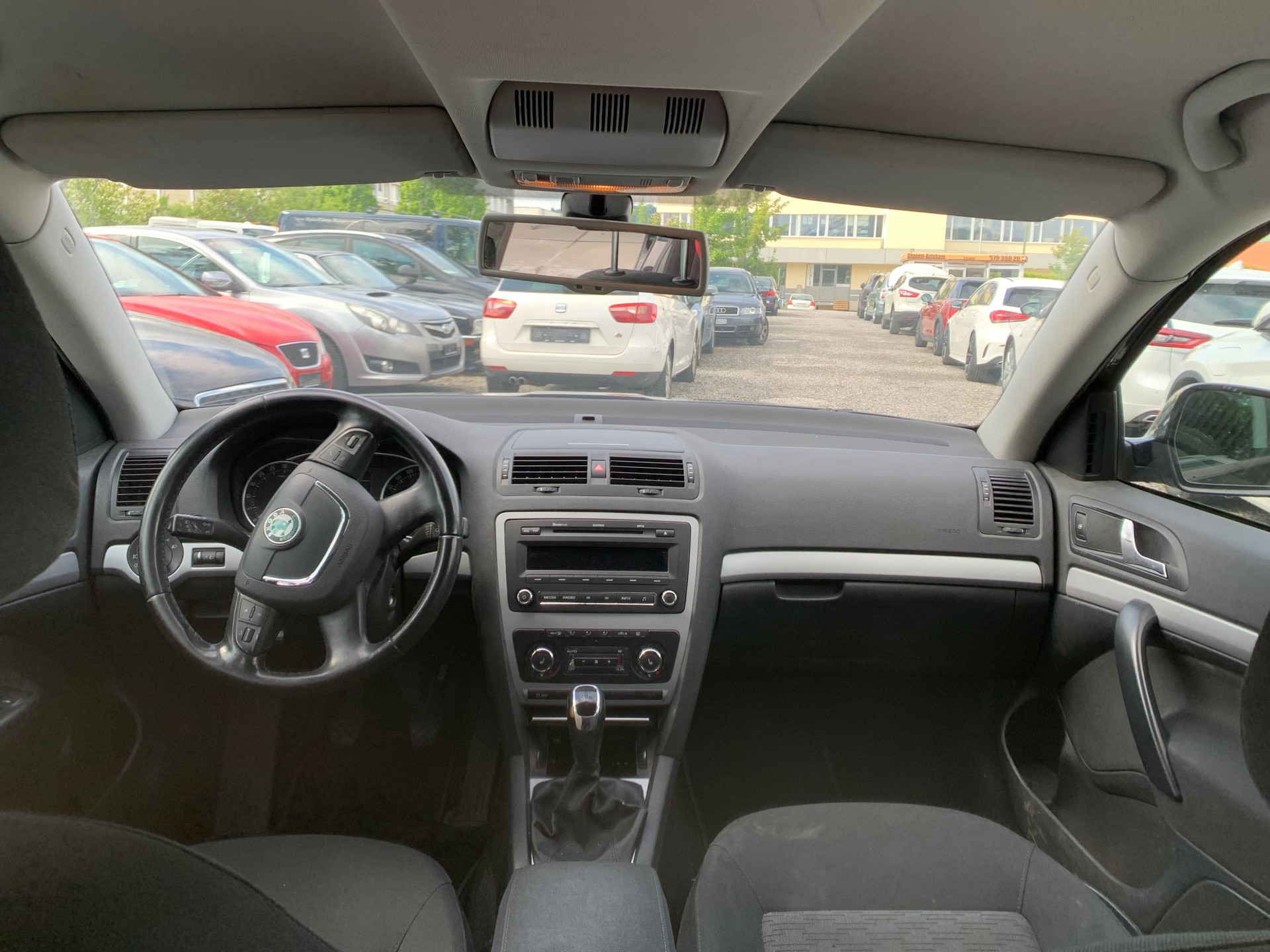 SKODA Octavia Combi 2.0 TDI Elegance-image-6