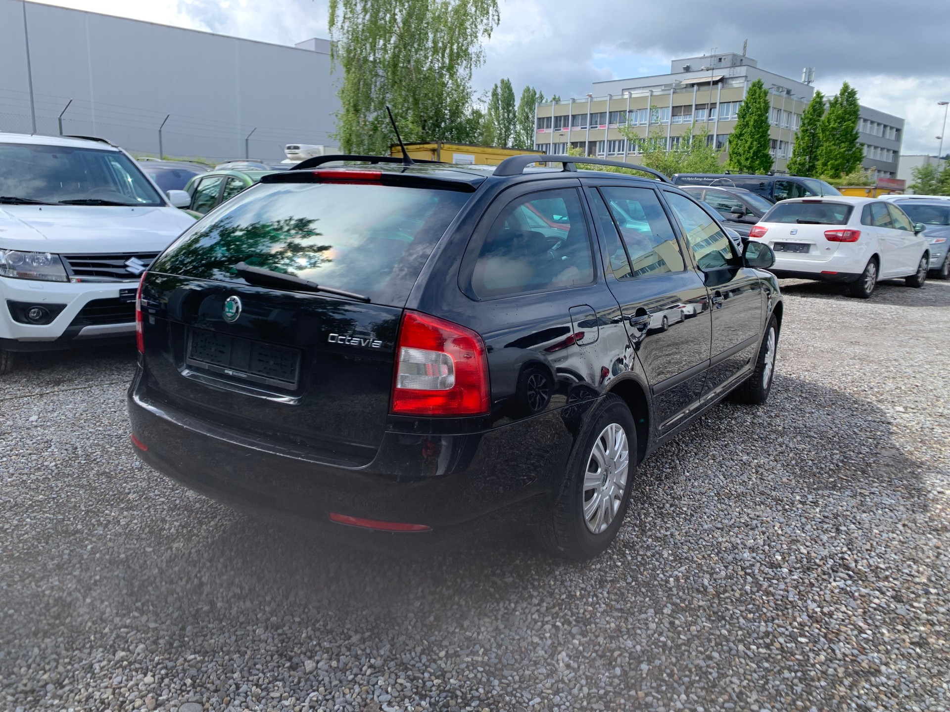 SKODA Octavia Combi 2.0 TDI Elegance-image-1