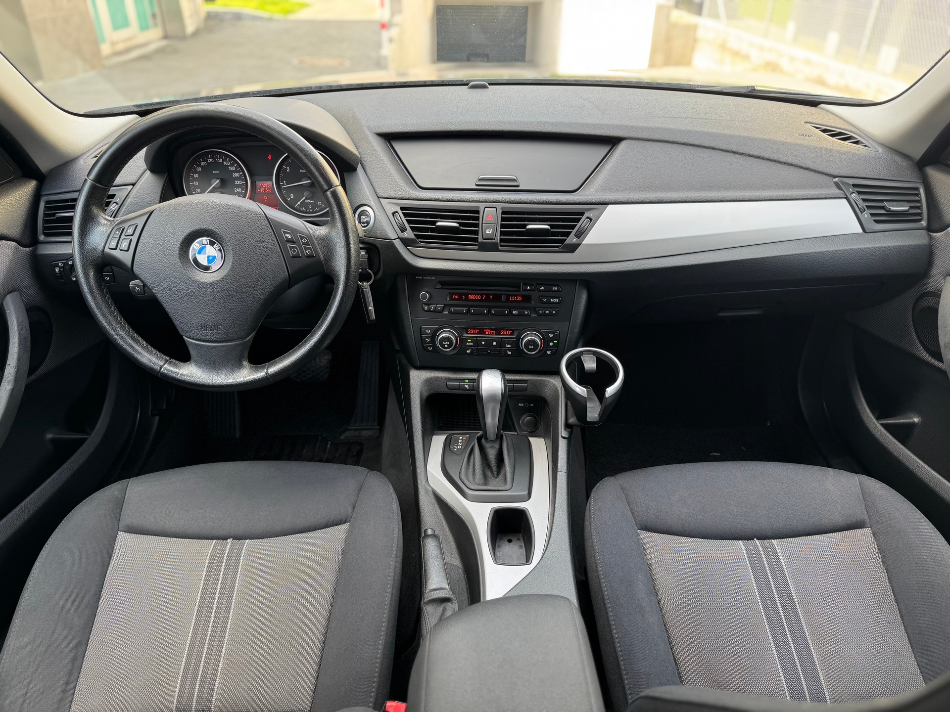 BMW X1 sDrive 18i Steptronic-image-9