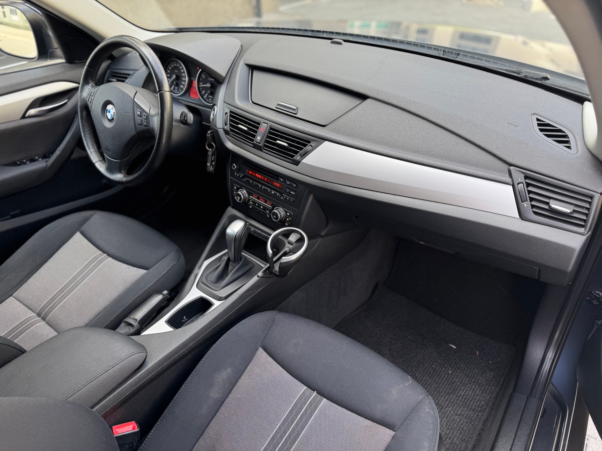 BMW X1 sDrive 18i Steptronic-image-10