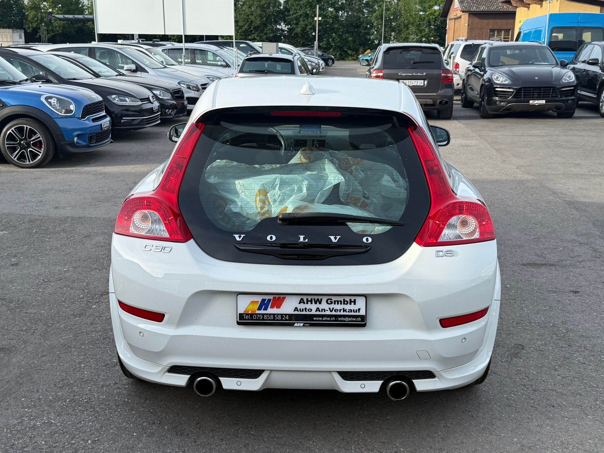 VOLVO C30 D3 R-Design 150PS / Frisch ab MFK / Zahnriemen ersetzt / 8-fach bereift / Navi / Sitzheizung / Xenon / Tempomat-image-4