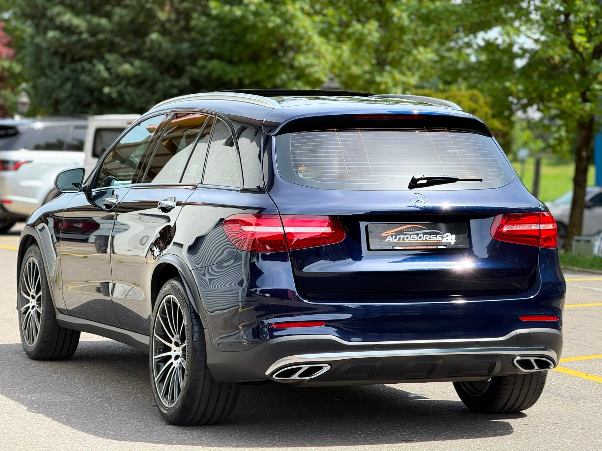 MERCEDES-BENZ GLC 43 AMG 4m-showroom-element-3