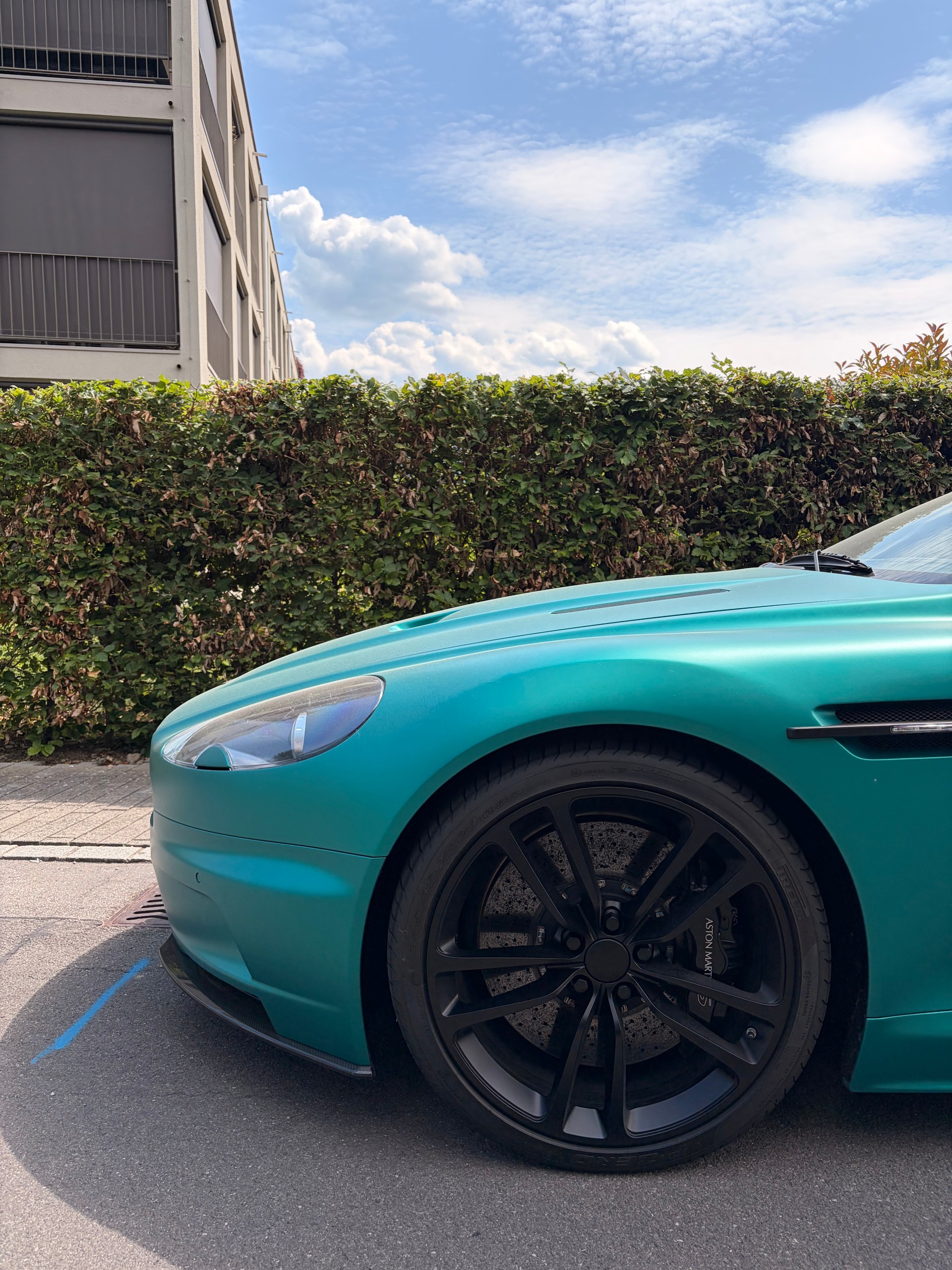 ASTON MARTIN 6.0 V12-image-1