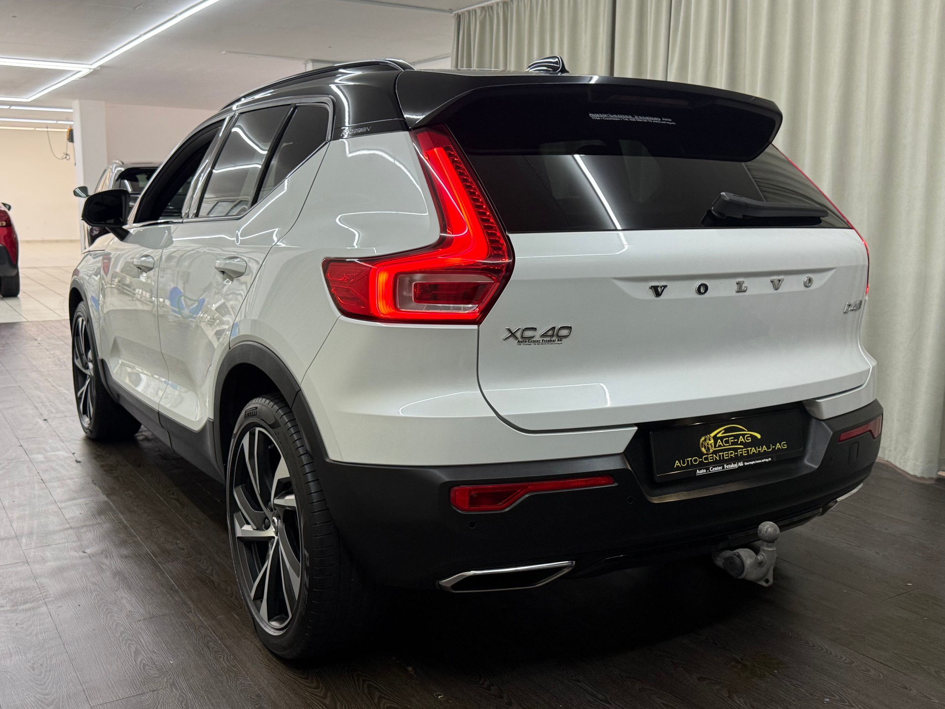 VOLVO XC40 D4 AWD R-Design Geartronic-image-5