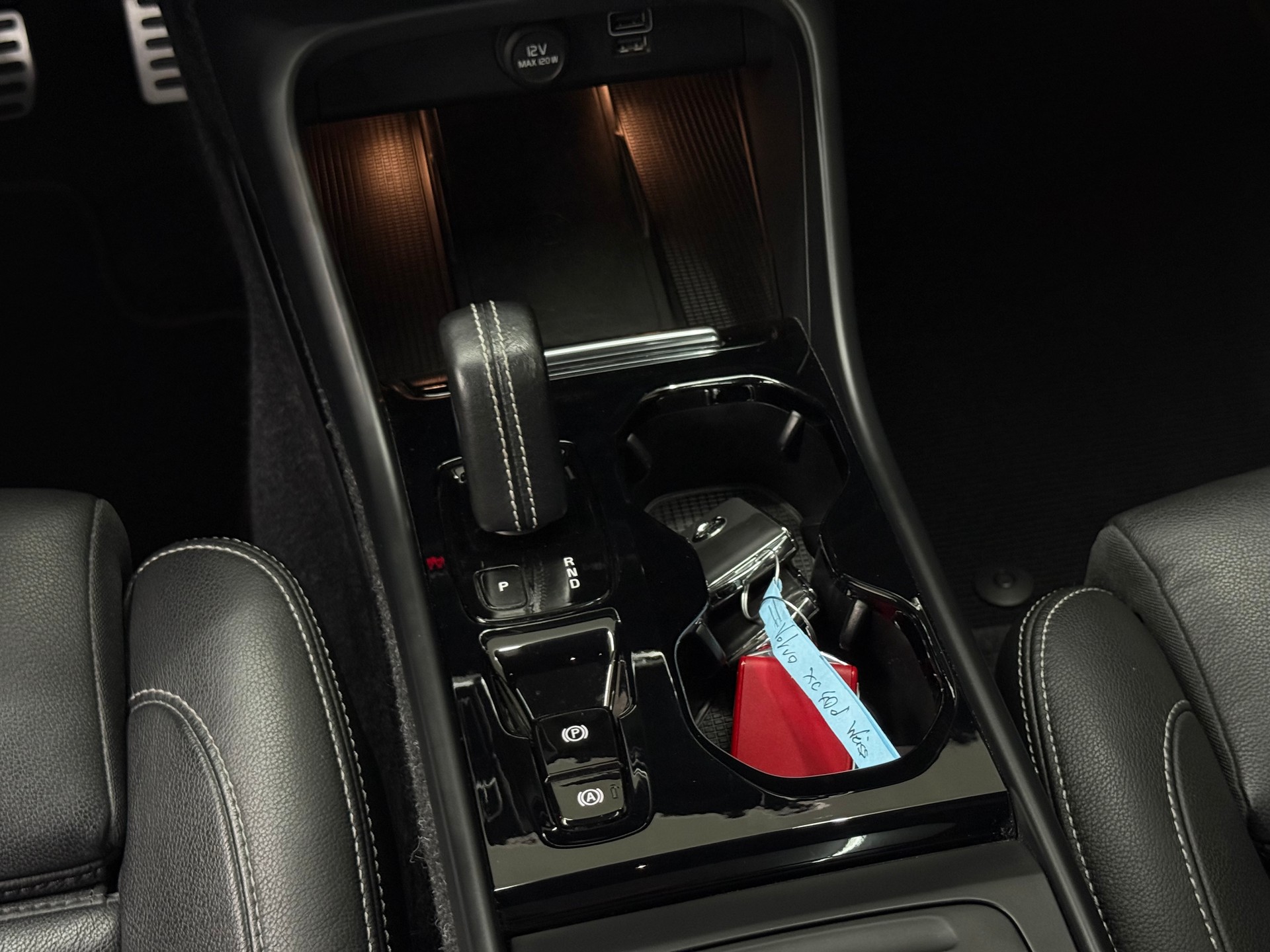 VOLVO XC40 D4 AWD R-Design Geartronic-image-10
