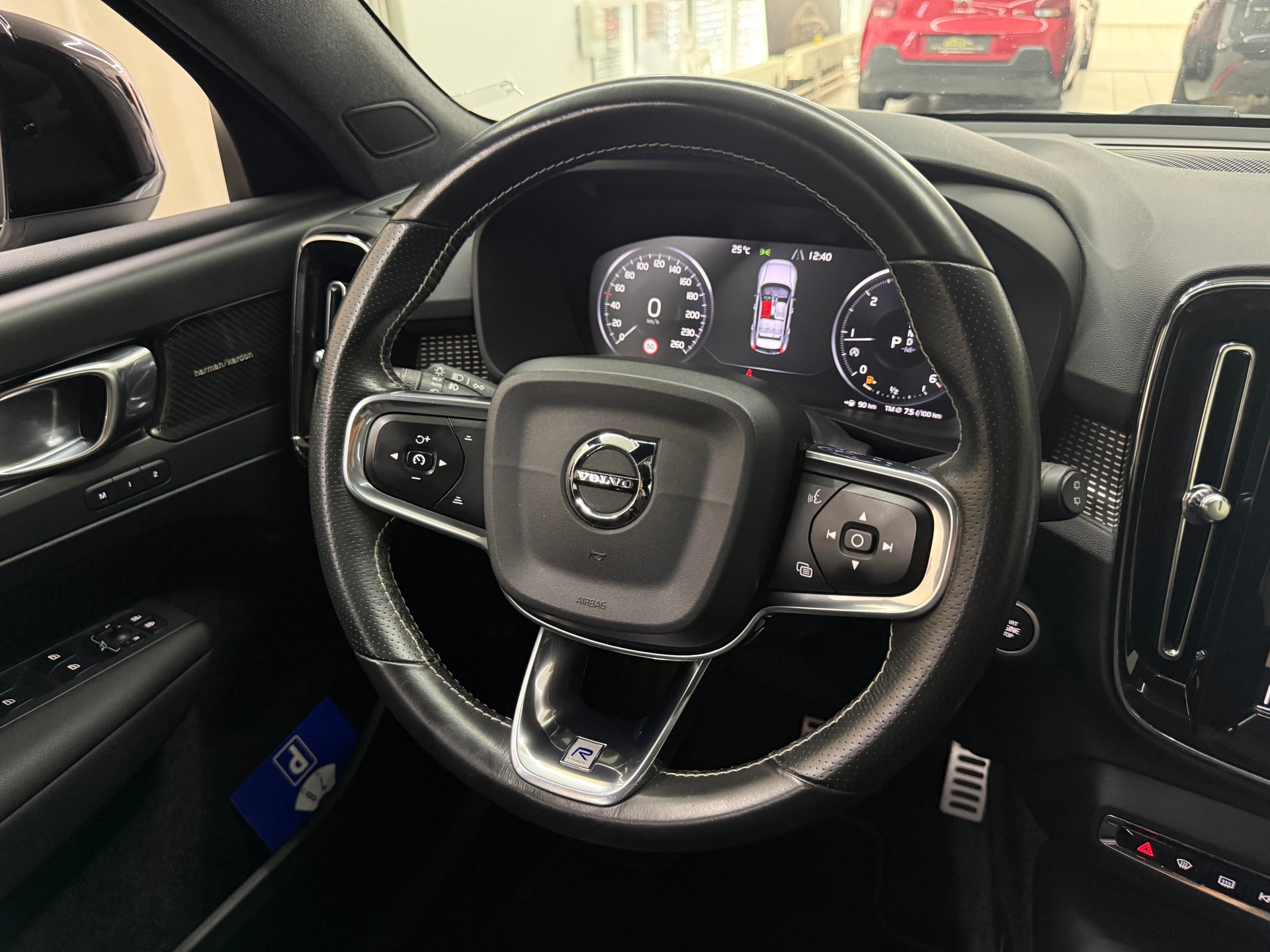 VOLVO XC40 D4 AWD R-Design Geartronic-image-8