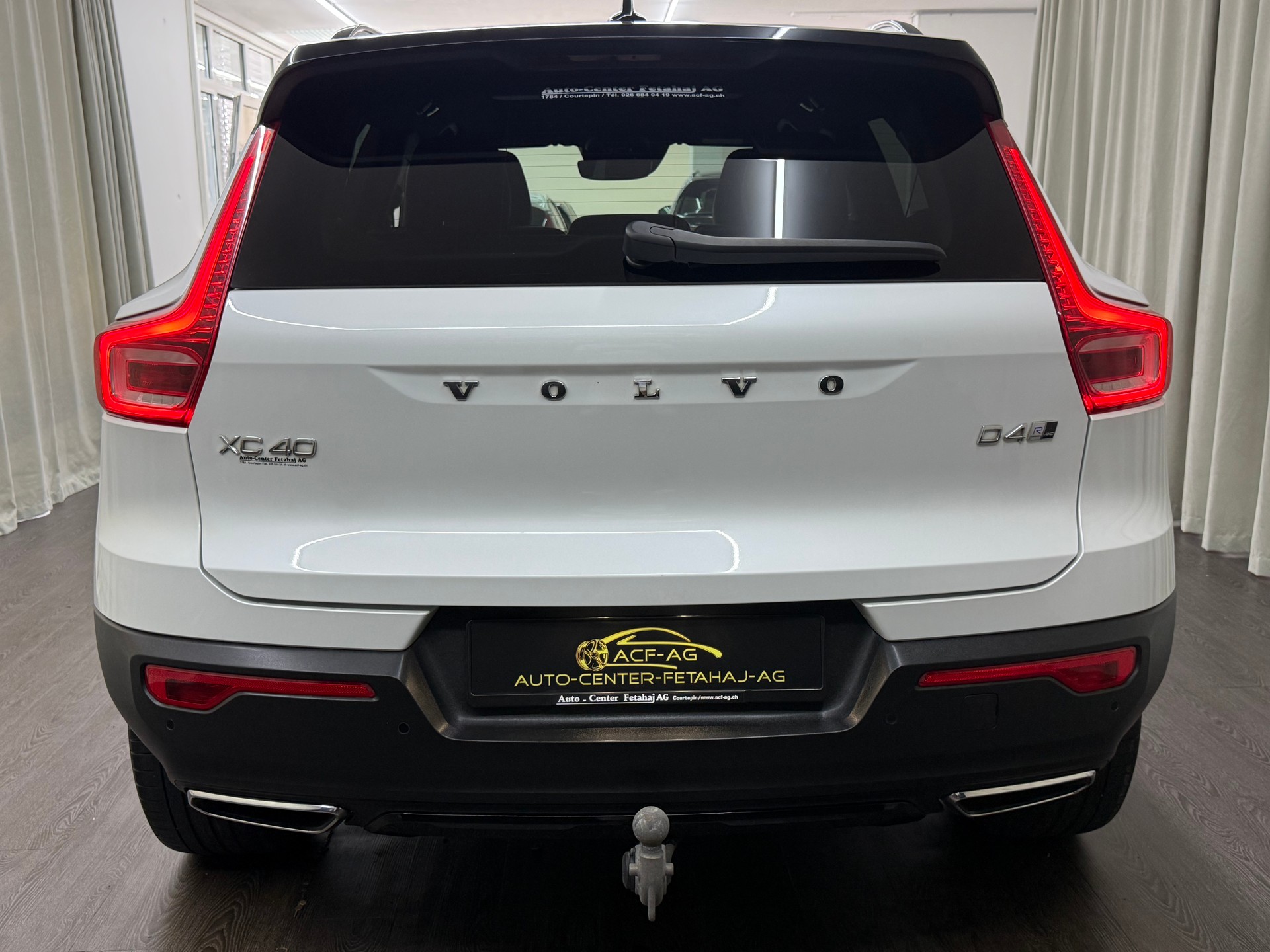 VOLVO XC40 D4 AWD R-Design Geartronic-image-4