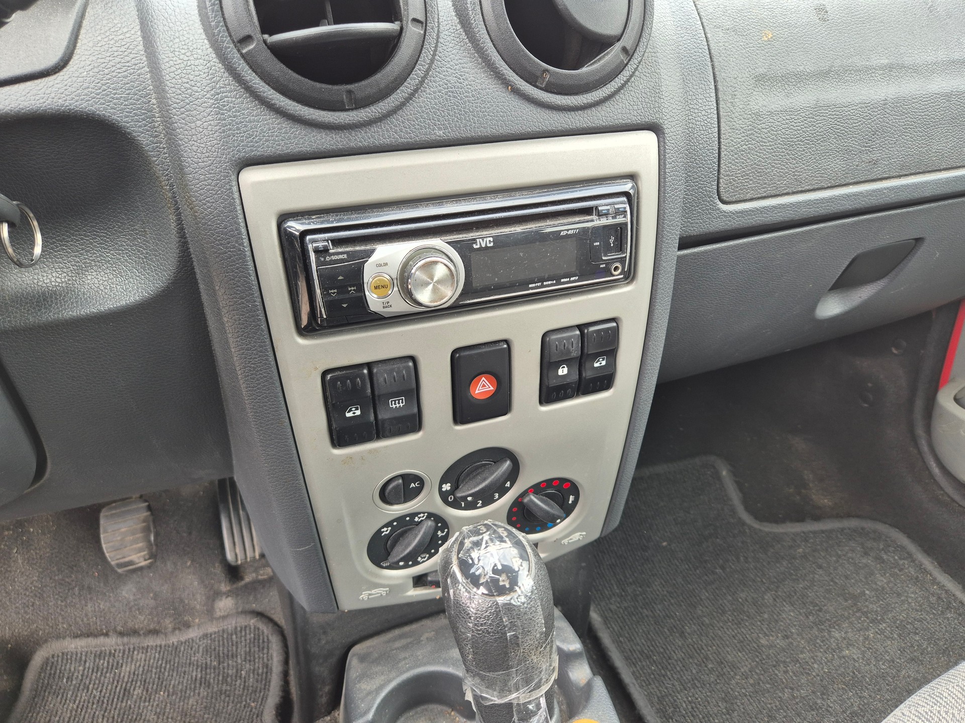 DACIA Logan 1.6 Ambiance-image-9