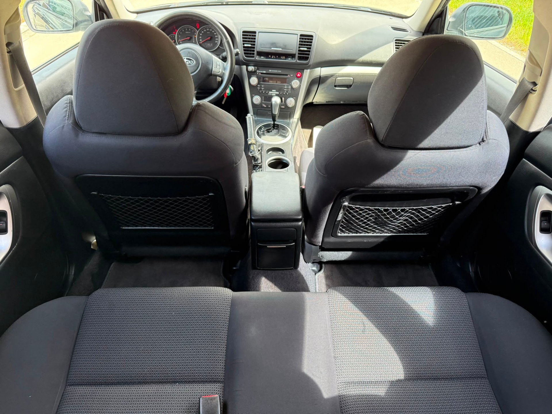 SUBARU Legacy 2.0R AWD Swiss-image-14