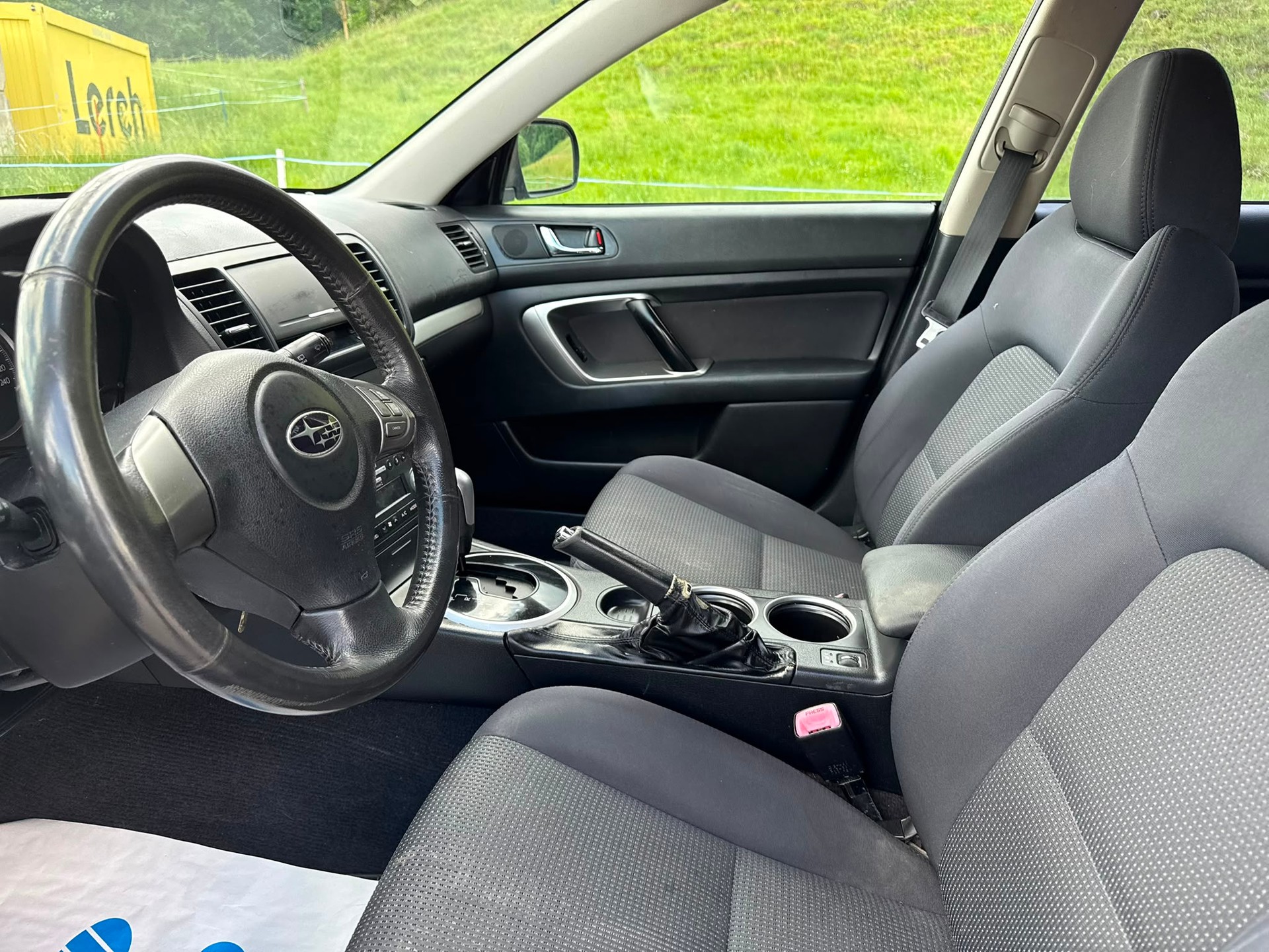 SUBARU Legacy 2.0R AWD Swiss-image-13