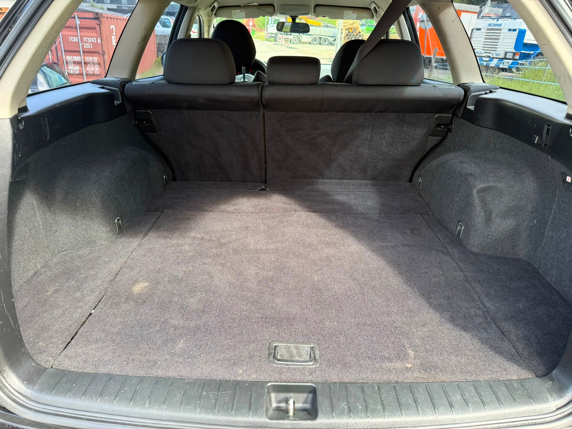 SUBARU Legacy 2.0R AWD Swiss-image-9