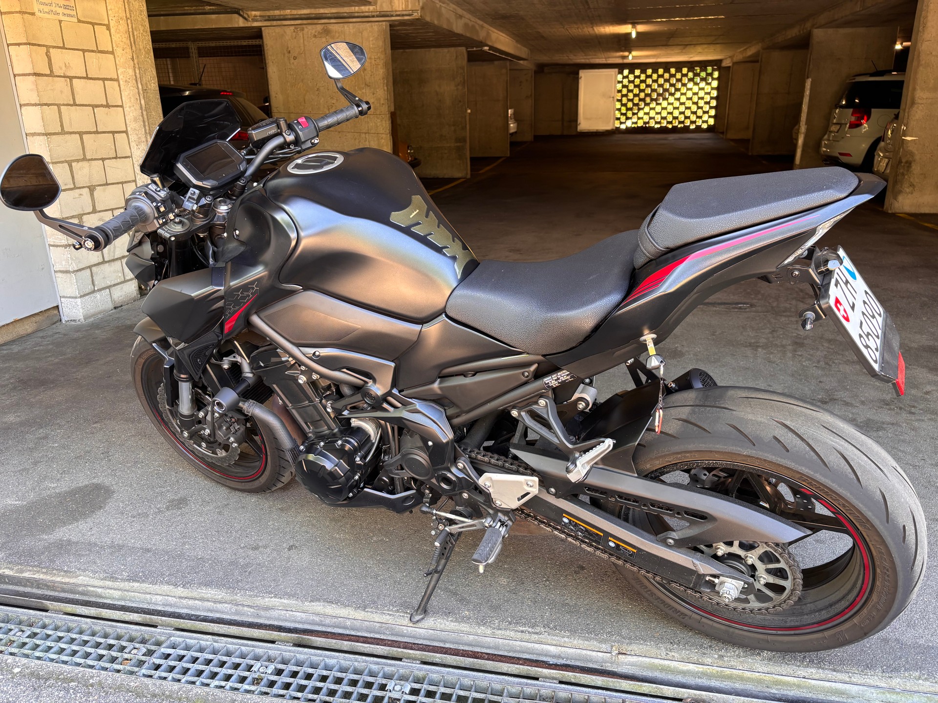 KAWASAKI Z 900-image-4