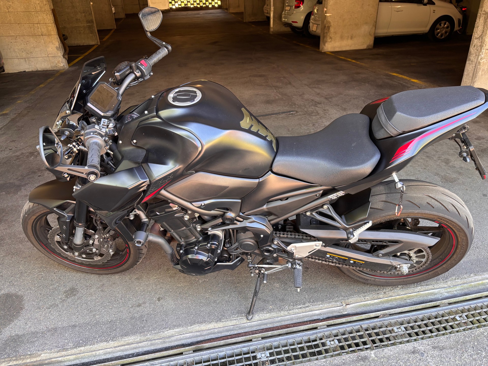 KAWASAKI Z 900-image-7