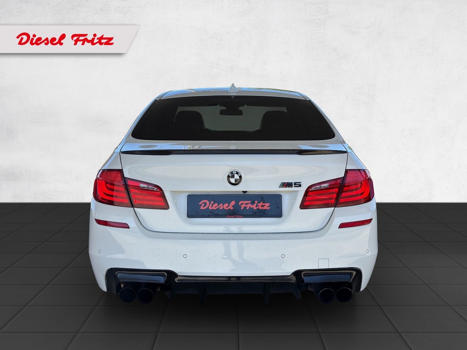 BMW M5 Drivelogic-showroom-element-3