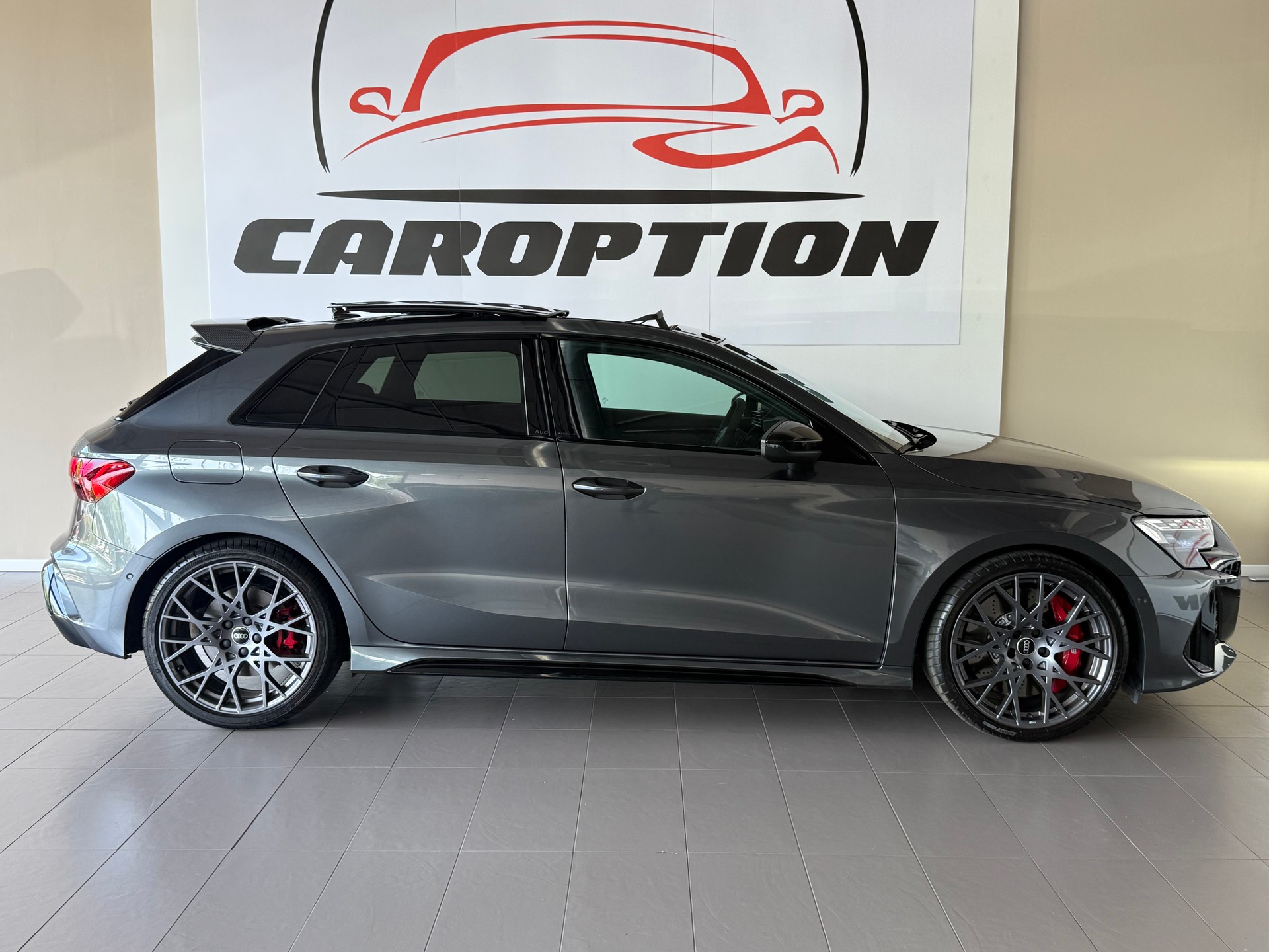 AUDI RS3 Sportback 2.5 TSI quattro S-tronic-image-4