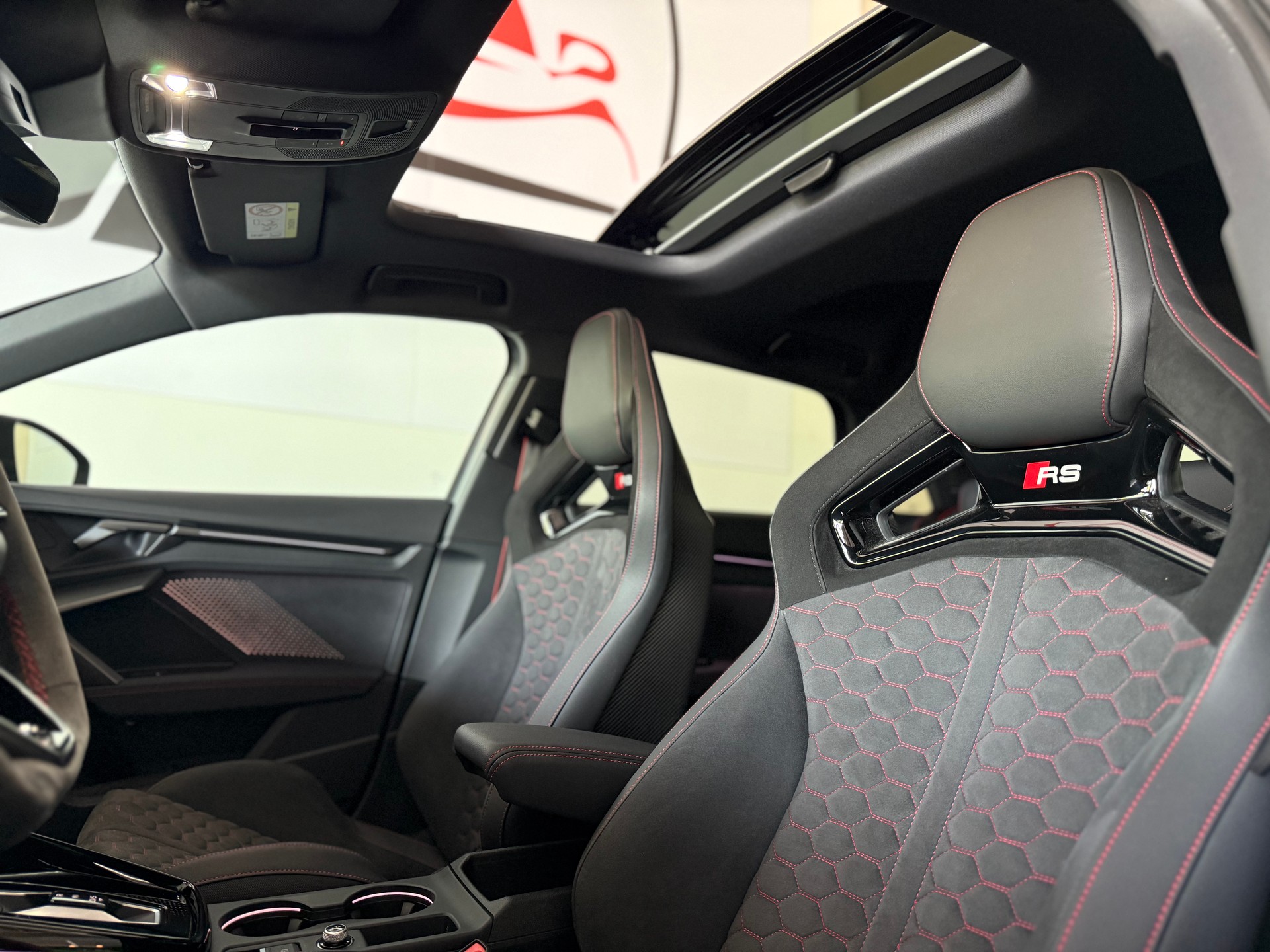 AUDI RS3 Sportback 2.5 TSI quattro S-tronic-image-15