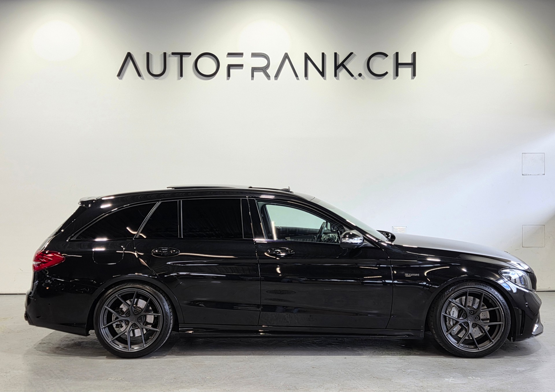 MERCEDES-BENZ C 43 AMG 4matic Kombi-showroom-element-1