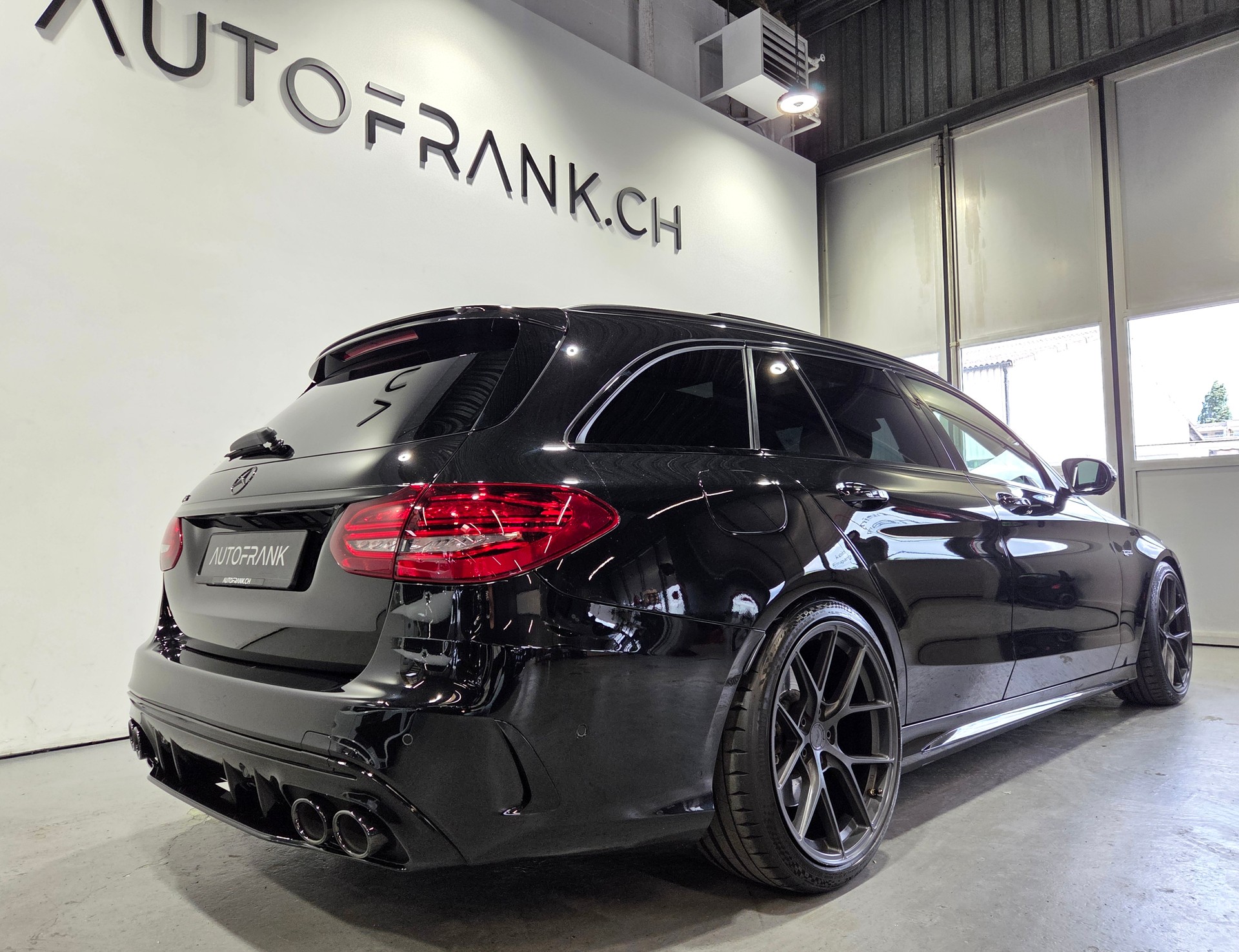 MERCEDES-BENZ C 43 AMG 4matic Kombi-showroom-element-2