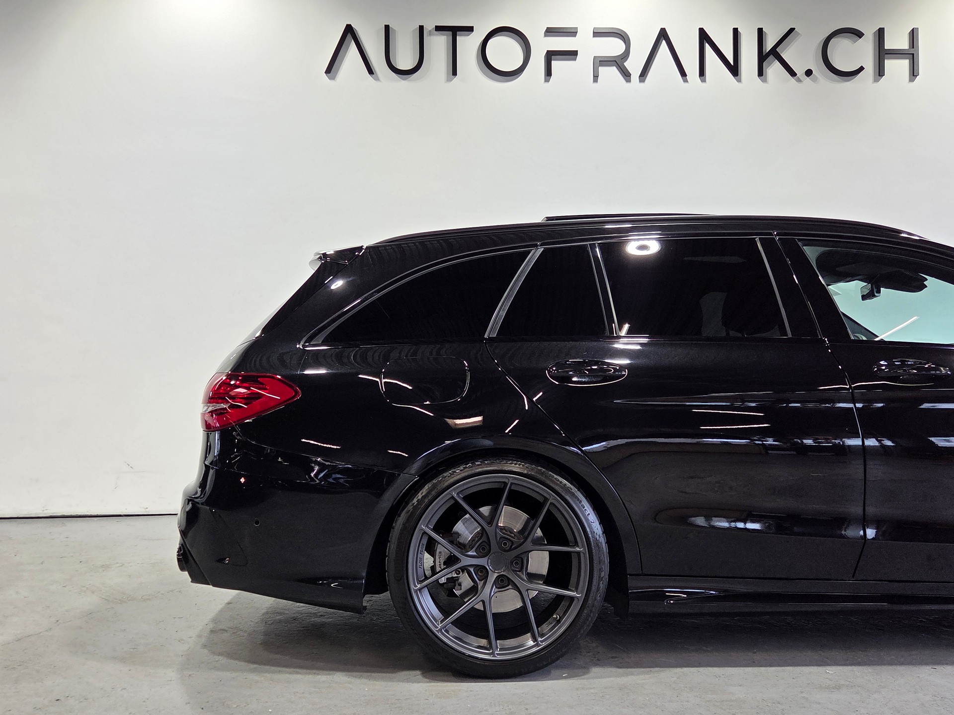 MERCEDES-BENZ C 43 AMG 4matic Kombi-image-17