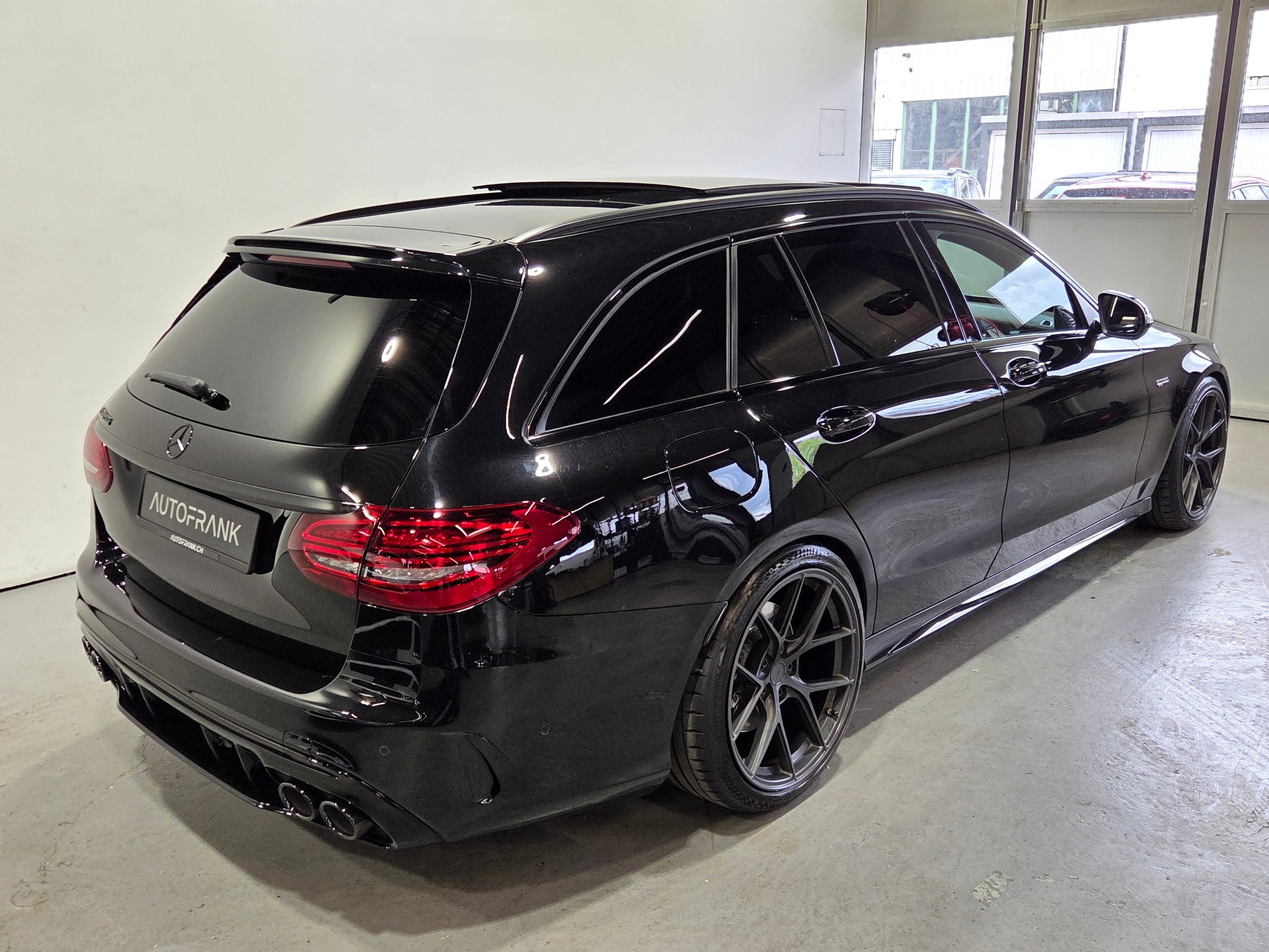 MERCEDES-BENZ C 43 AMG 4matic Kombi-image-22
