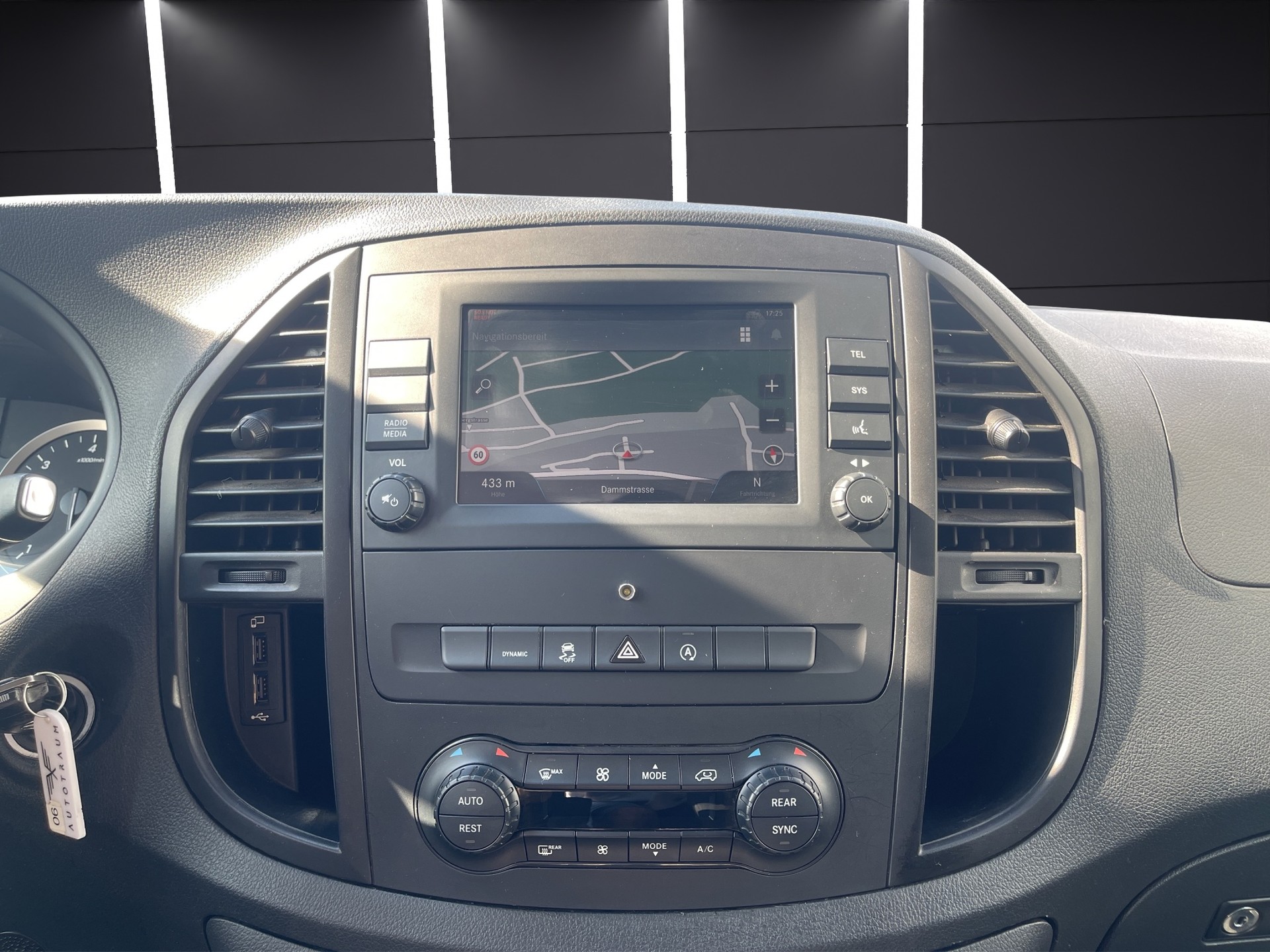MERCEDES-BENZ Vito 119 CDI Lang Pro Tourer 4Matic9G-Tronic-image-58