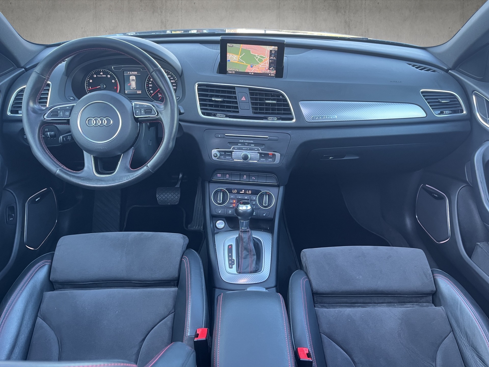 AUDI Q3 2.0 TFSI design quattro S-tronic, S-Line-image-8