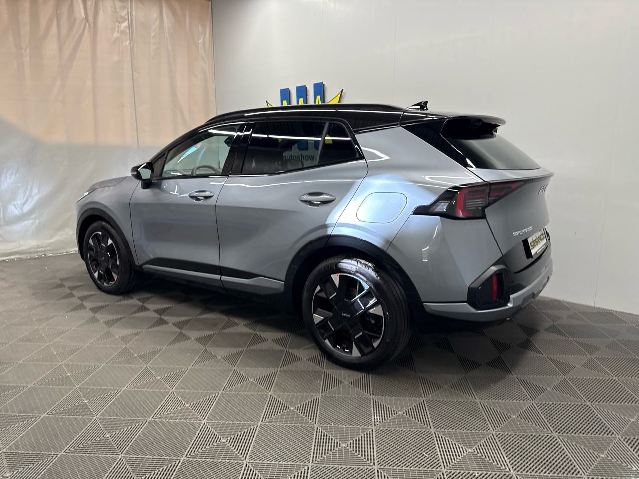 KIA Sportage 1.6T-GDi PHEV GT-Line-showroom-element-1