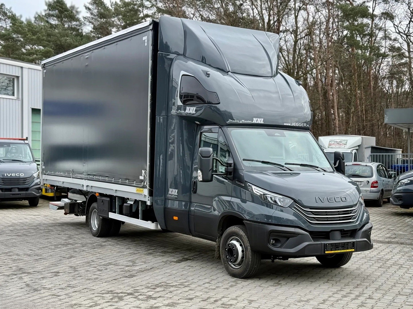 IVECO 72 C 18H LAMAX XL Schlafkabine mit 2 Betten-showroom-element-1