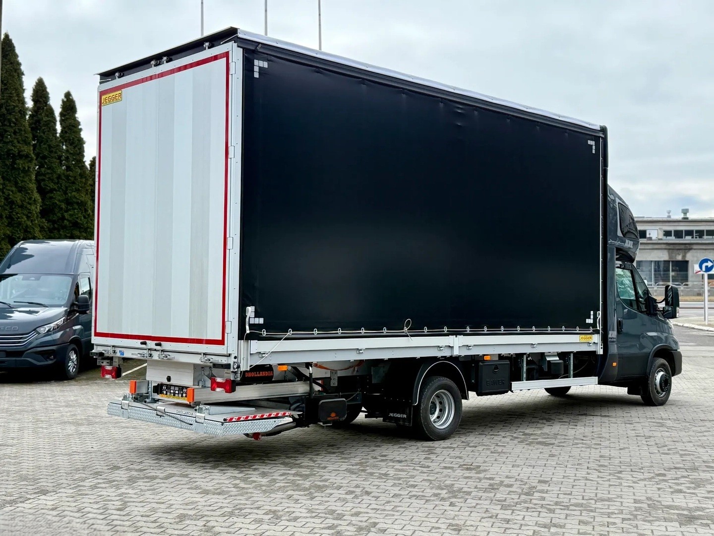 IVECO 72 C 18H LAMAX XL Schlafkabine mit 2 Betten-image-4
