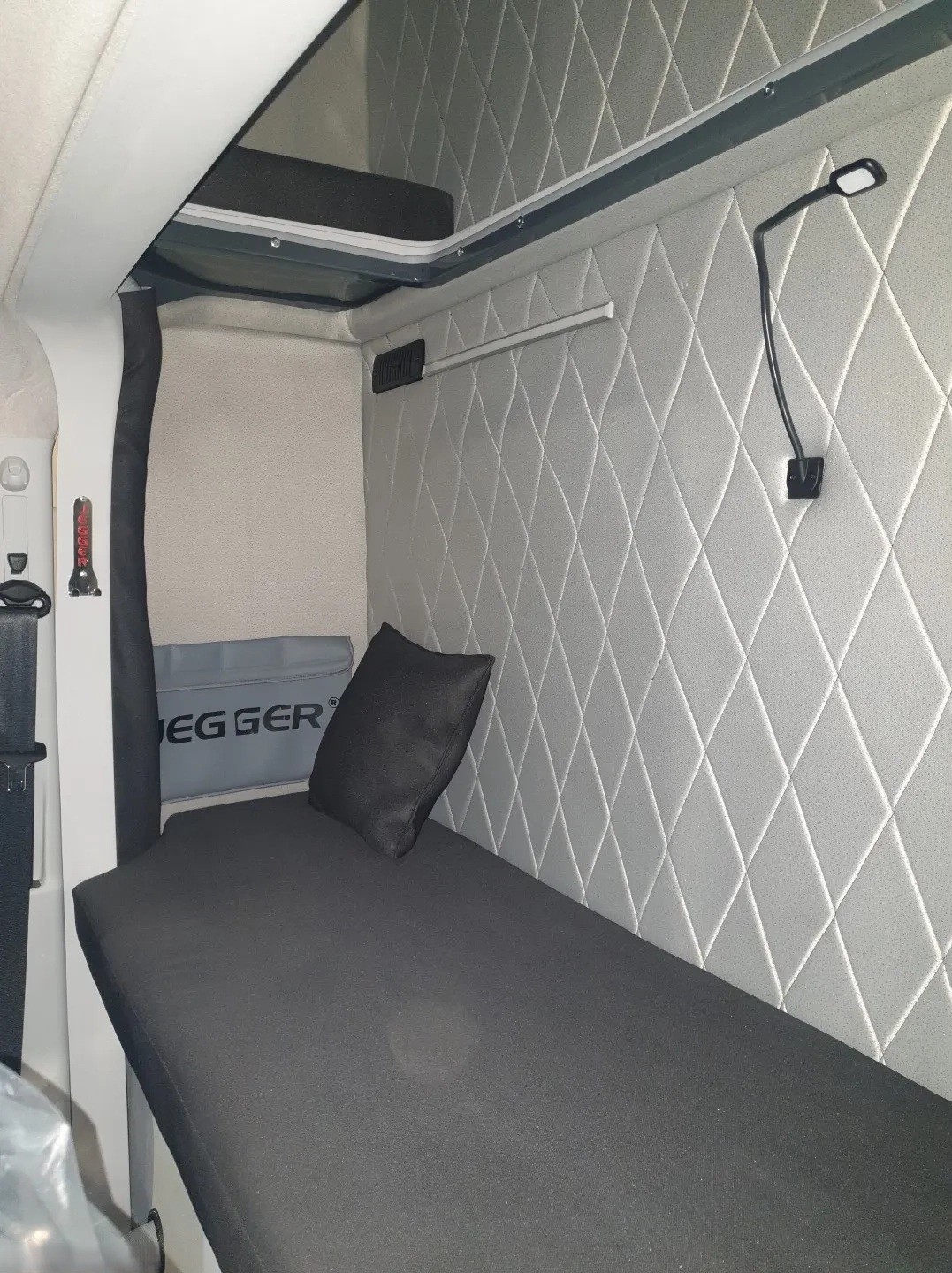 IVECO 72 C 18H LAMAX XL Schlafkabine mit 2 Betten-image-8