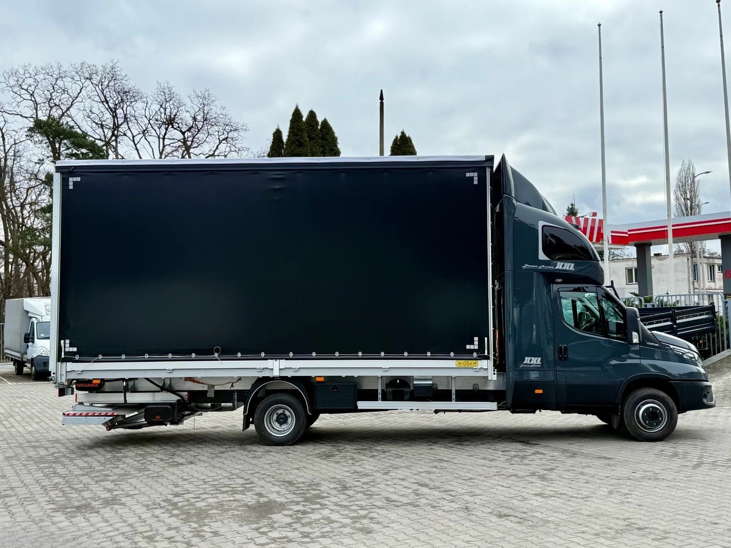 IVECO 72 C 18H LAMAX XL Schlafkabine mit 2 Betten-showroom-element-3