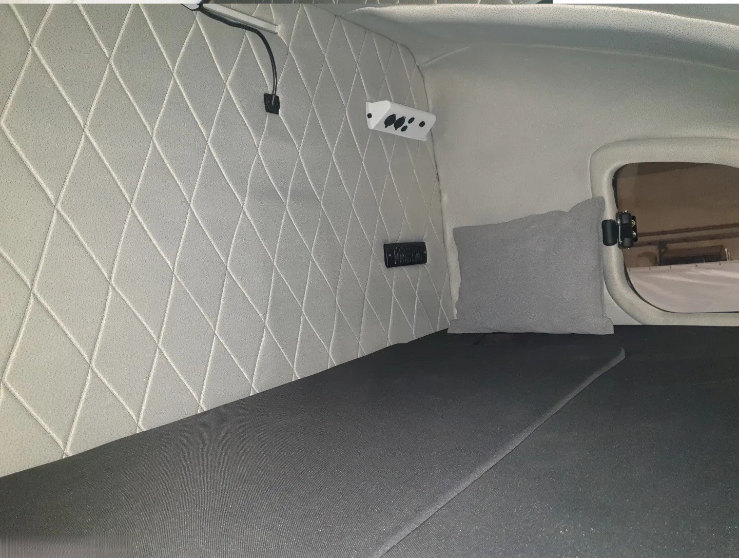 IVECO 72 C 18H LAMAX XL Schlafkabine mit 2 Betten-image-9