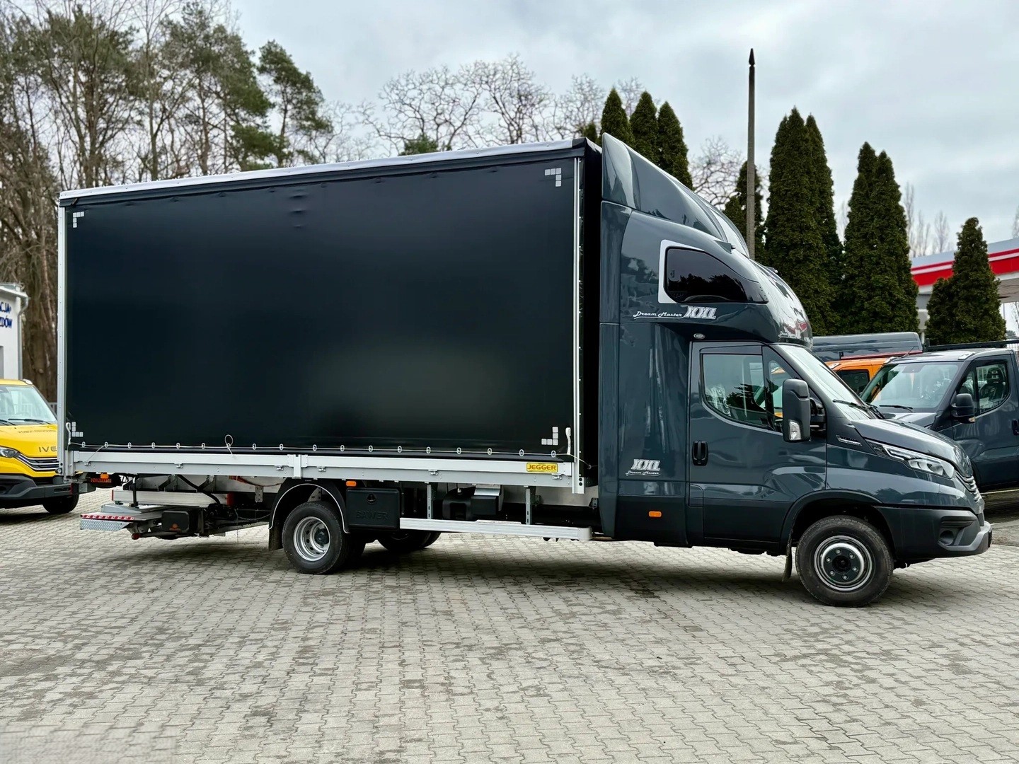 IVECO 72 C 18H LAMAX XL Schlafkabine mit 2 Betten-showroom-element-2