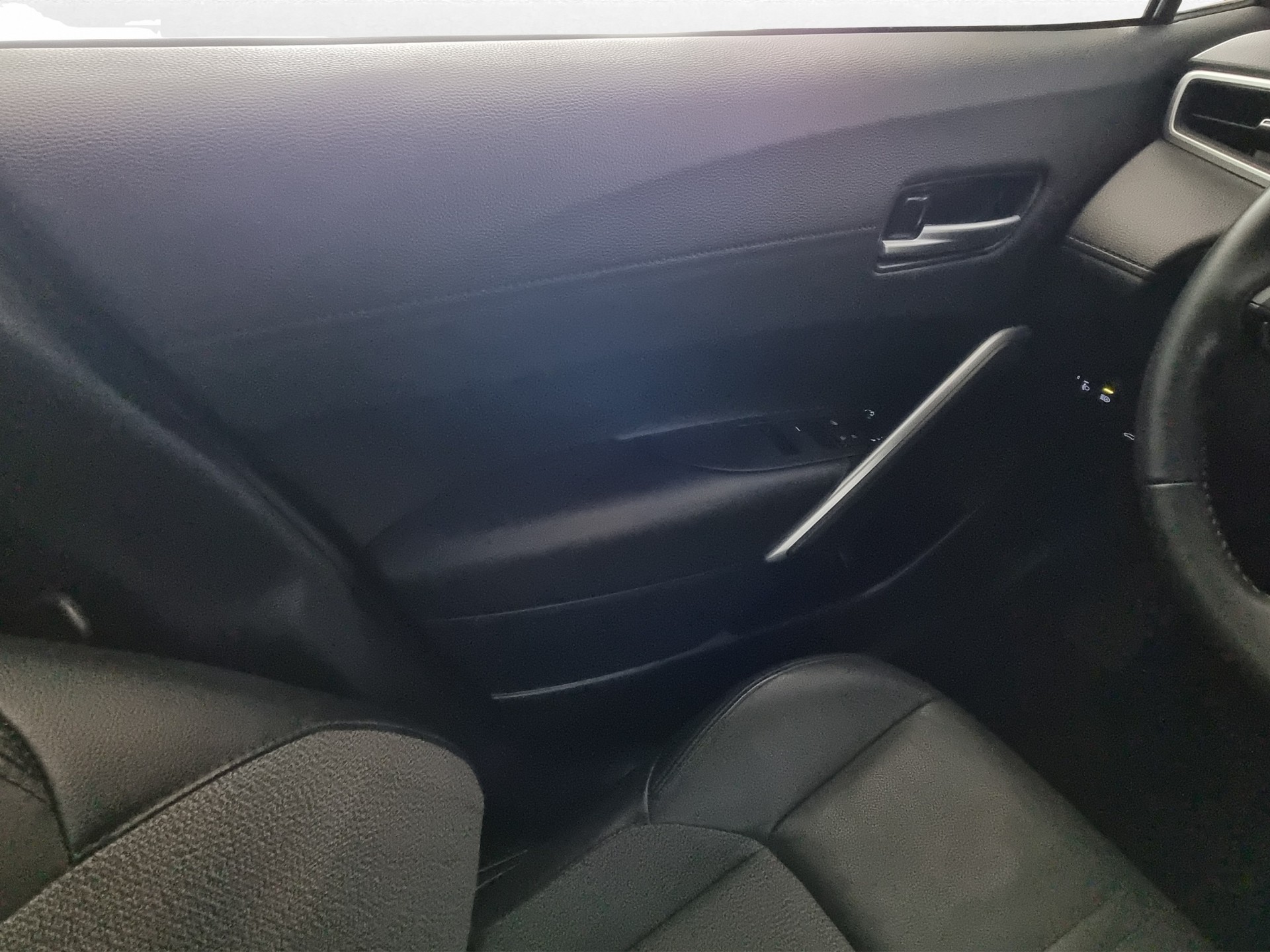 TOYOTA Corolla Cross 2.0 HSD Trend AWD-i-image-11