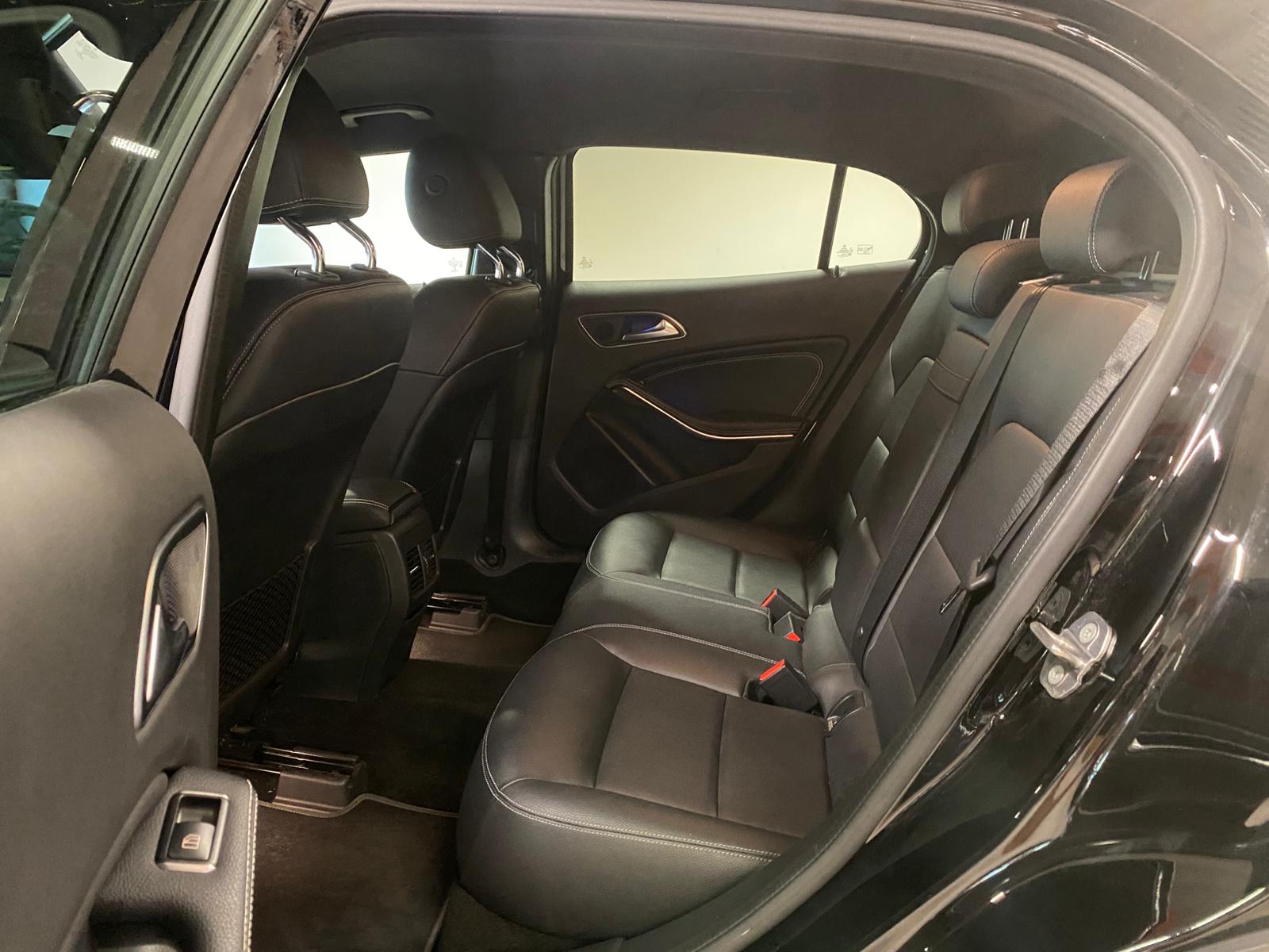 MERCEDES-BENZ GLA 200 d Swiss Star Edition Urban 4Matic 7G-DCT-image-7