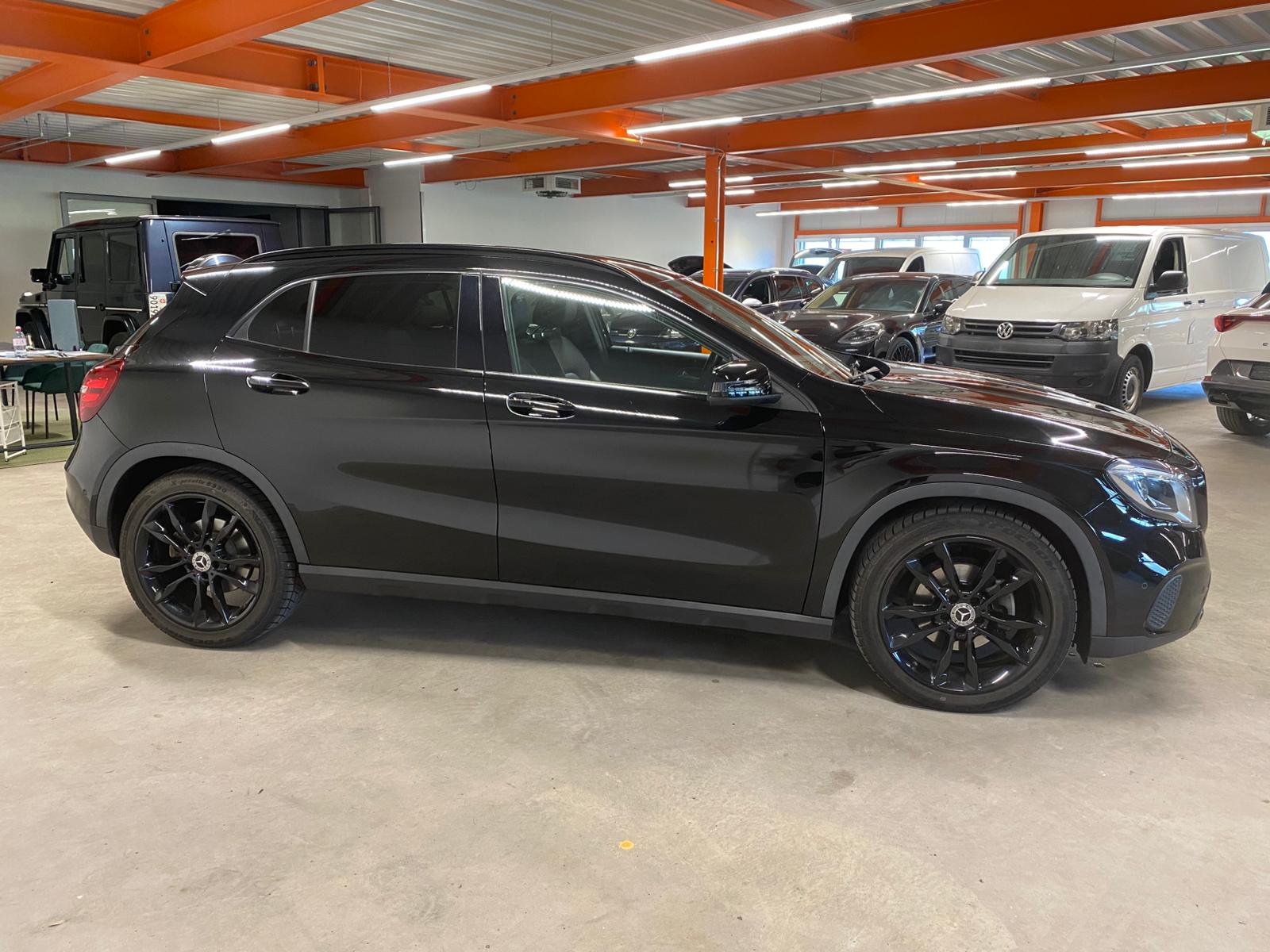 MERCEDES-BENZ GLA 200 d Swiss Star Edition Urban 4Matic 7G-DCT-image-4