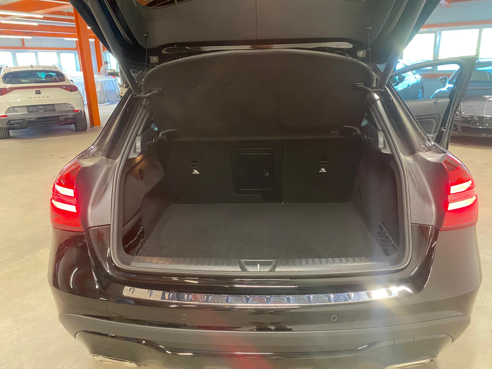 MERCEDES-BENZ GLA 200 d Swiss Star Edition Urban 4Matic 7G-DCT-showroom-element-3