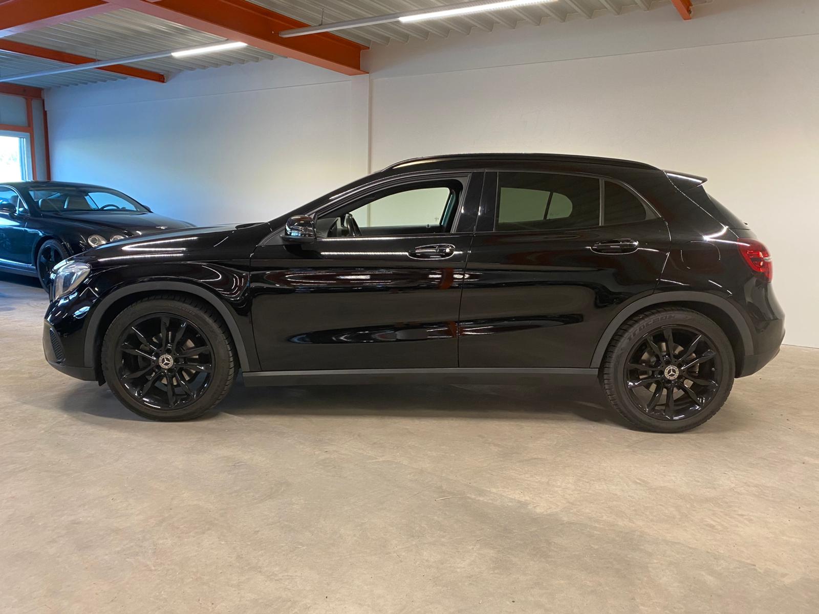MERCEDES-BENZ GLA 200 d Swiss Star Edition Urban 4Matic 7G-DCT-image-11