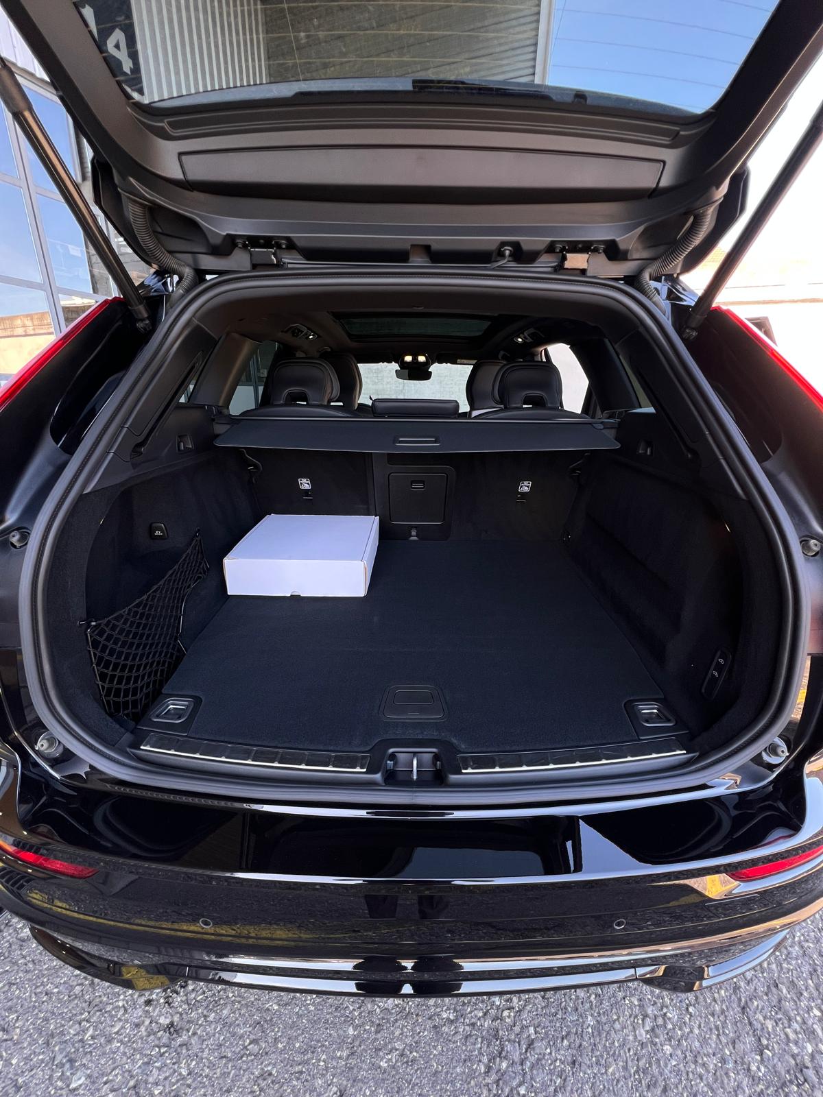 VOLVO XC60 2.0 T8 TE XCENTRIC Black Edition eAWD-image-17