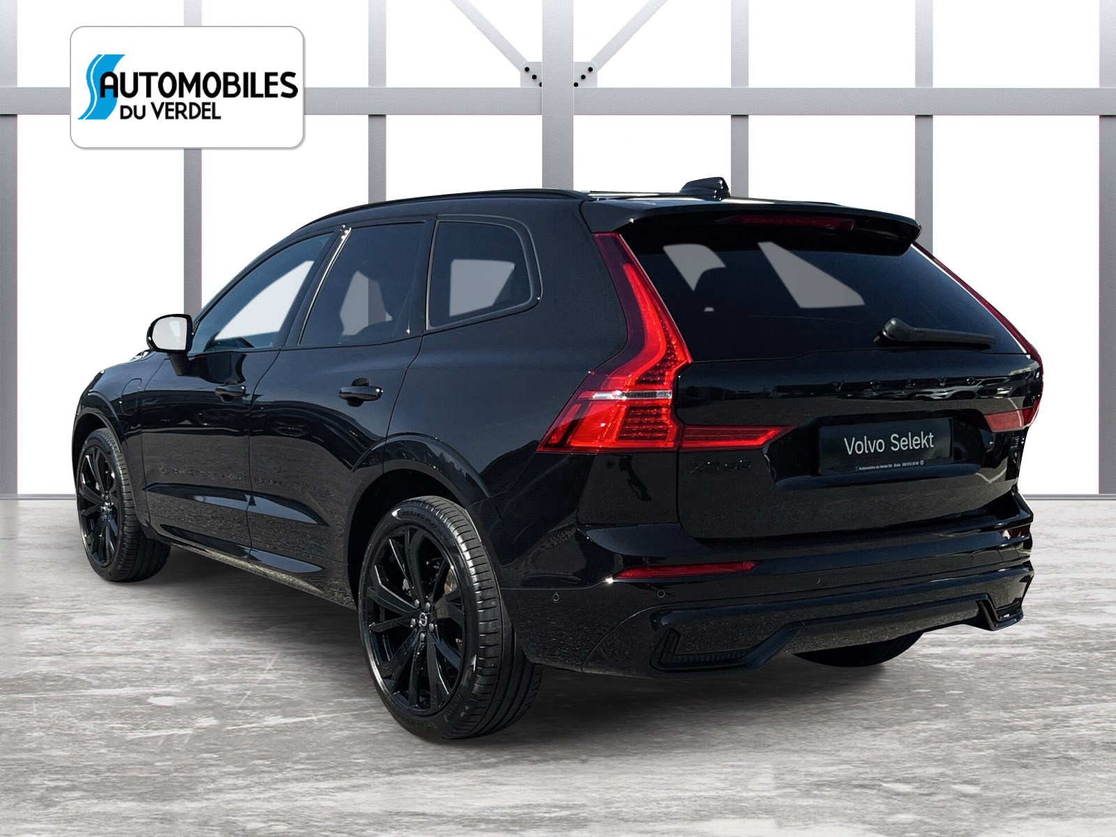 VOLVO XC60 2.0 T8 TE XCENTRIC Black Edition eAWD-showroom-element-2