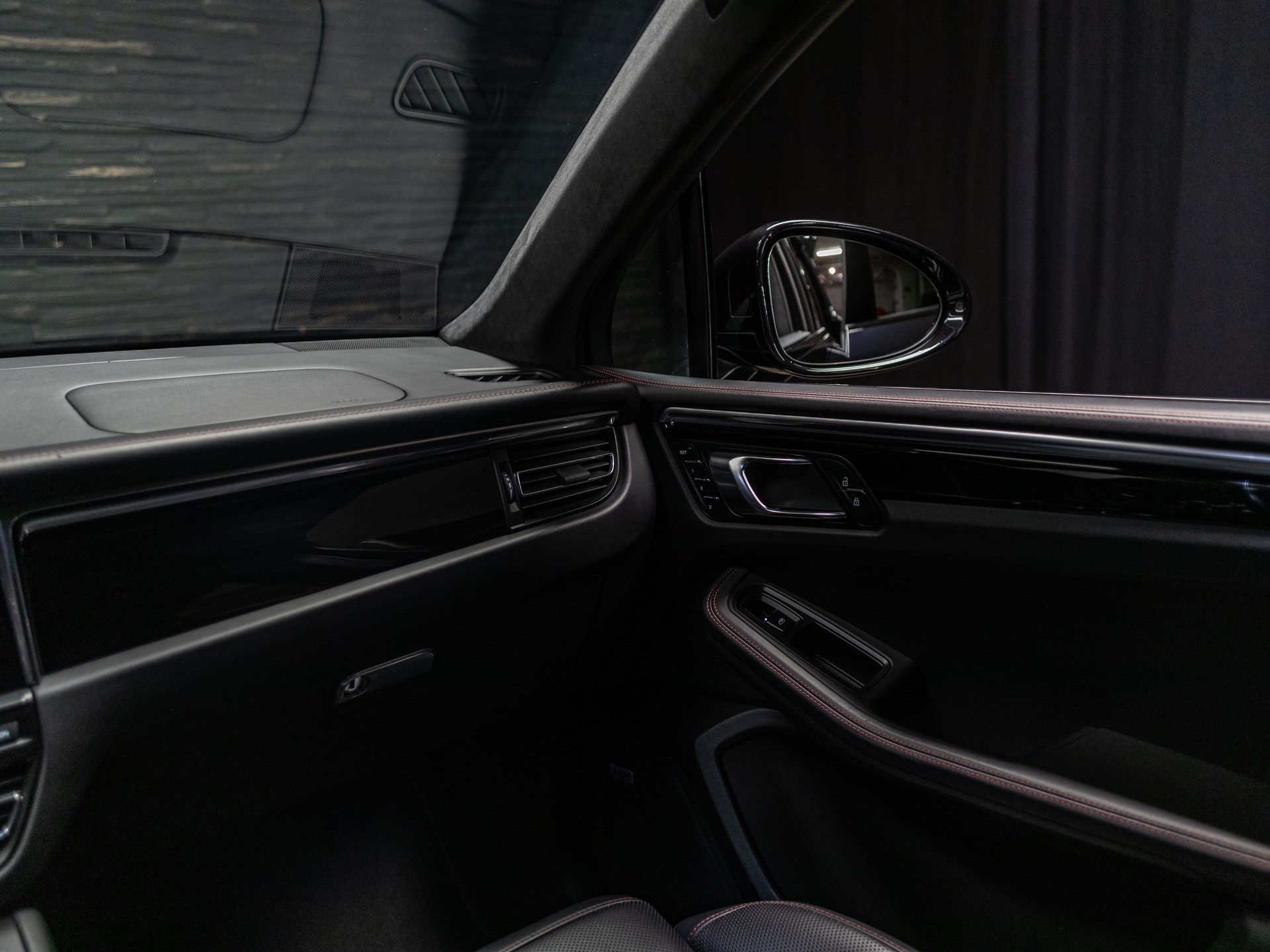 PORSCHE Macan Turbo PDK-image-26
