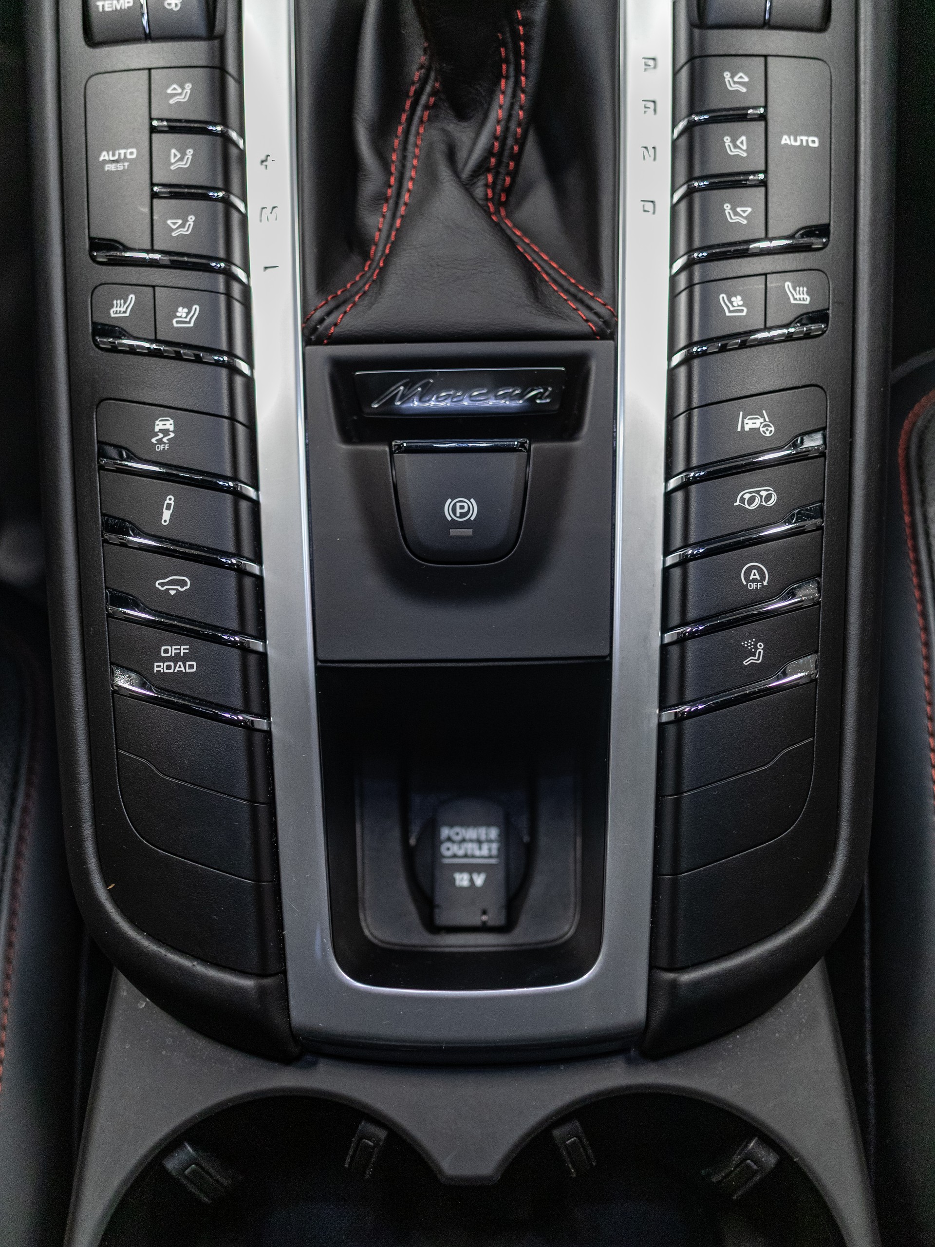 PORSCHE Macan Turbo PDK-image-28