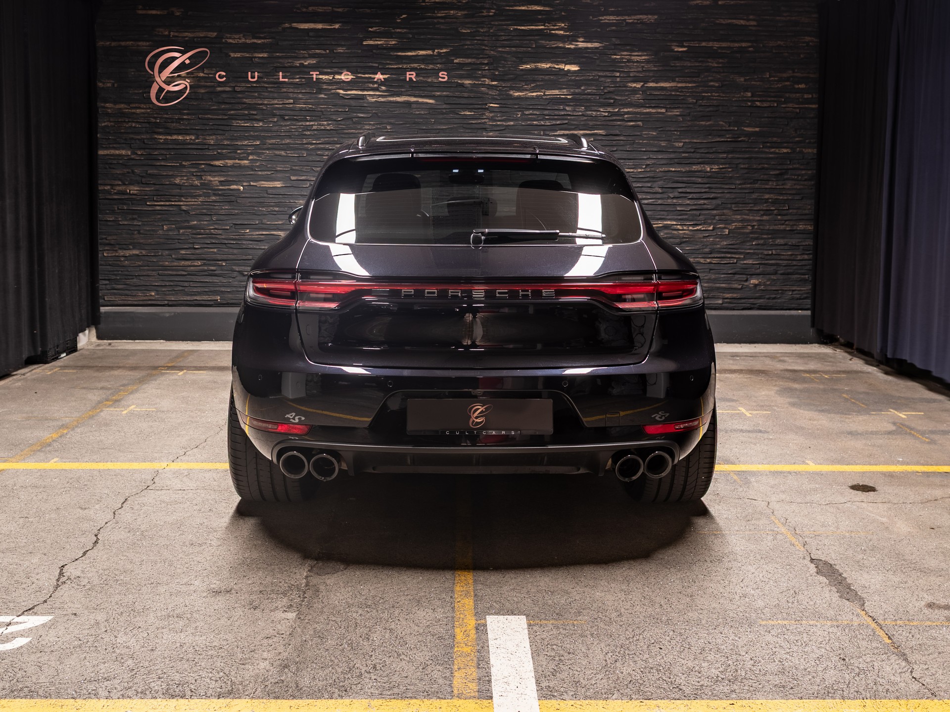 PORSCHE Macan Turbo PDK-showroom-element-3