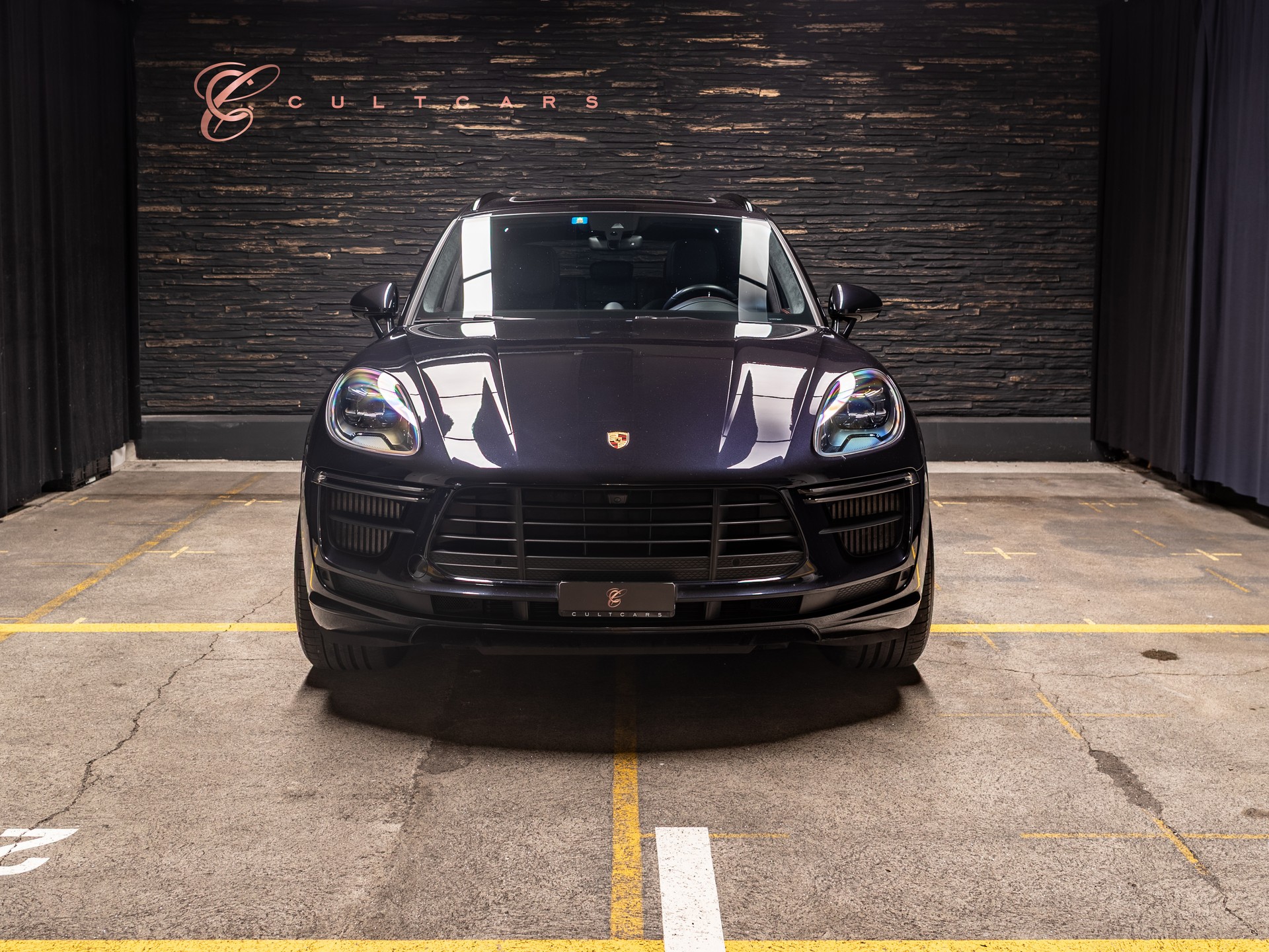 PORSCHE Macan Turbo PDK-showroom-element-2
