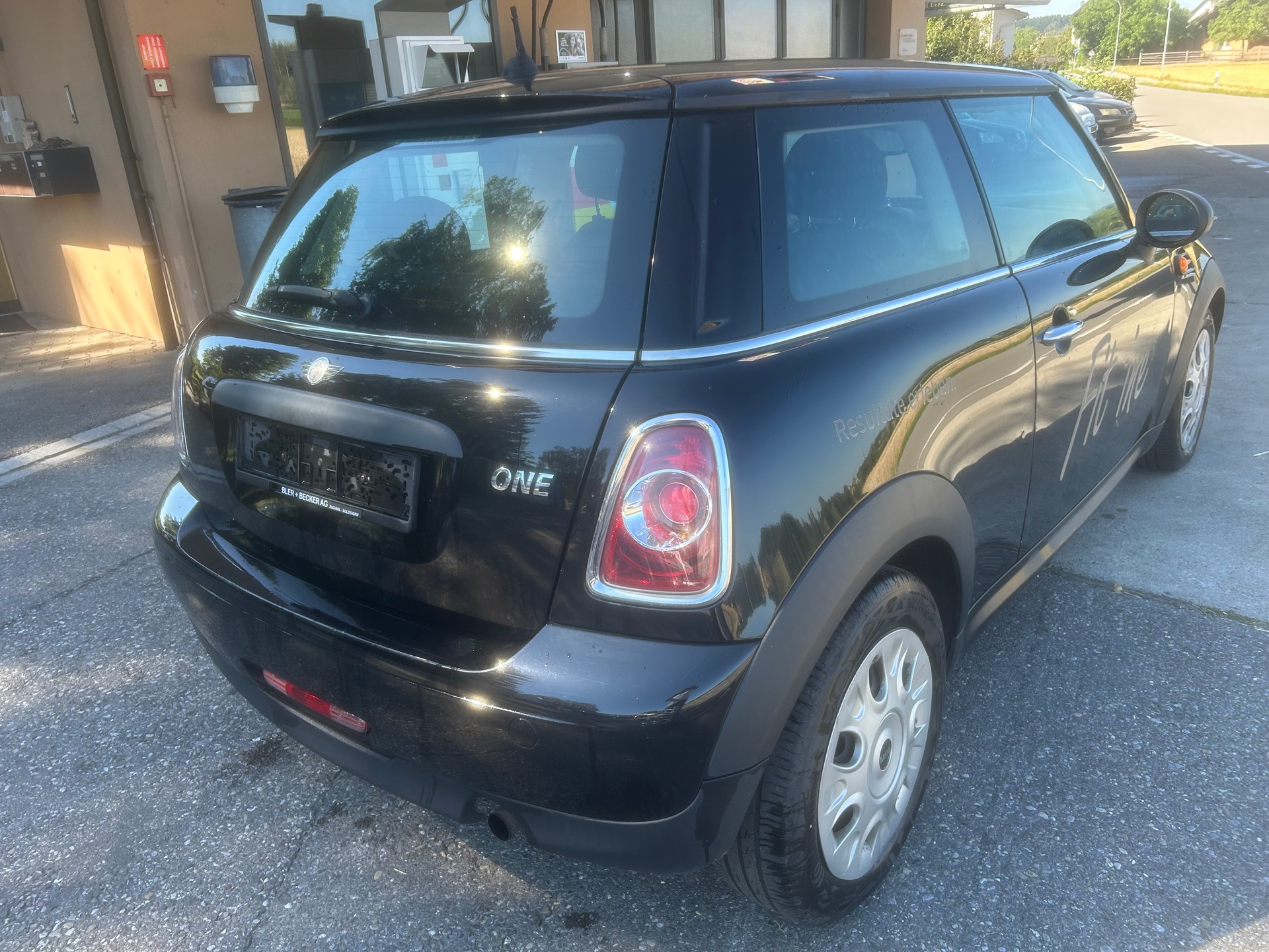 MINI One-image-2